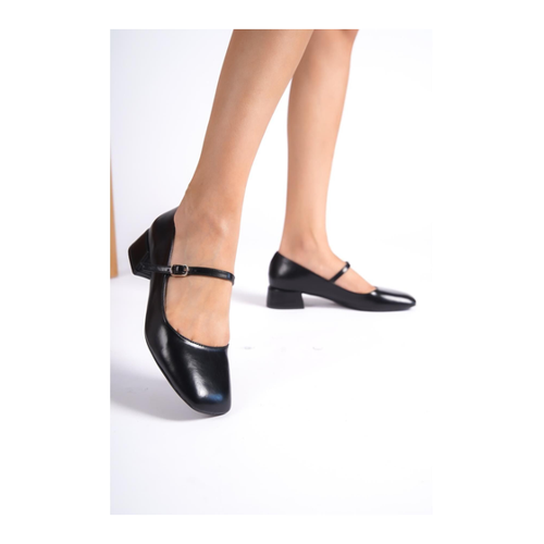 Bild von Capone Outfitters Capone Blunt Toe Straped Low Heel Schuhe für Damen