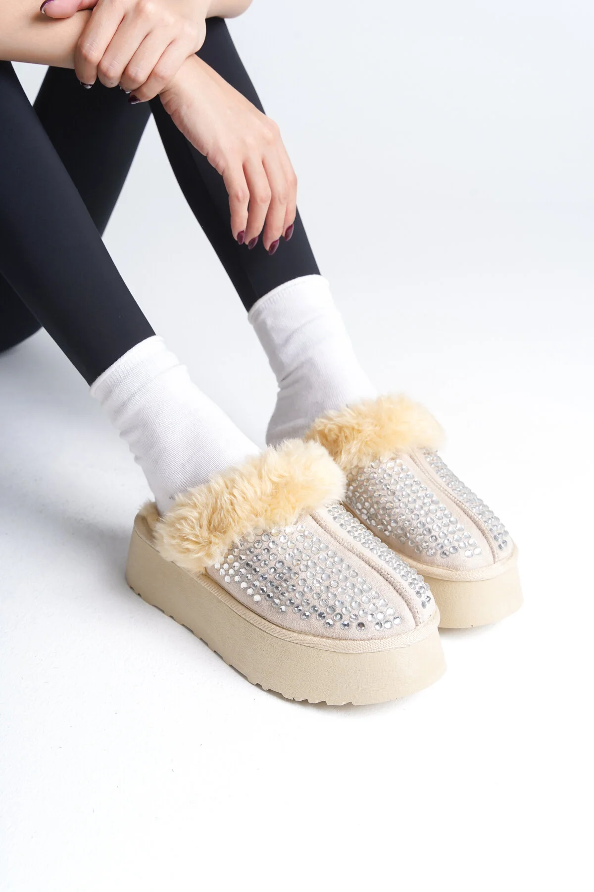 Bild von Capone Outfitters Pelzige Hausschuhe Mit Geschlossener Zehenpartie für Damen - 36
