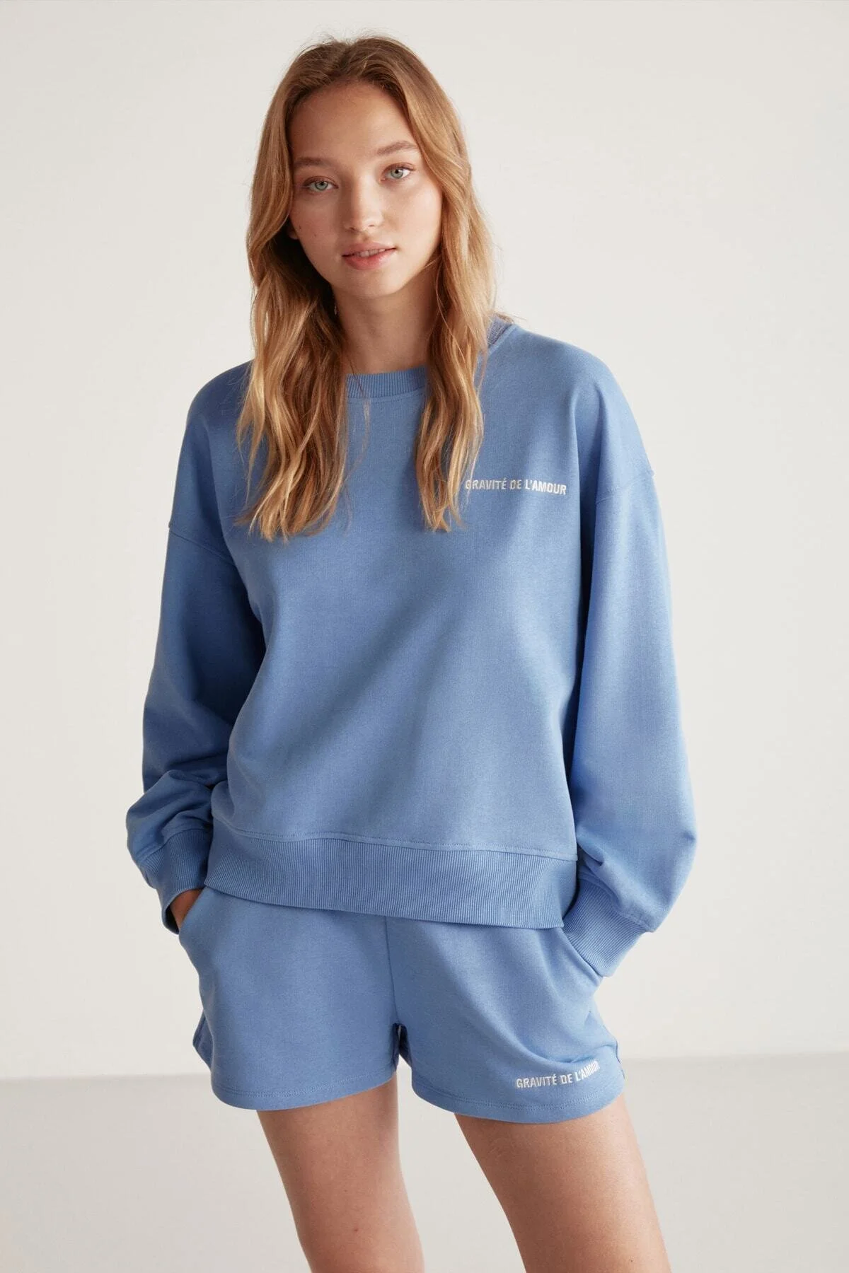 Bild von GRIMELANGE Jennıfer Sweatshirt Aus Bio-baumwolle Mit Besticktem Rundhalsausschnitt In Übergröße In Blau für Damen - M