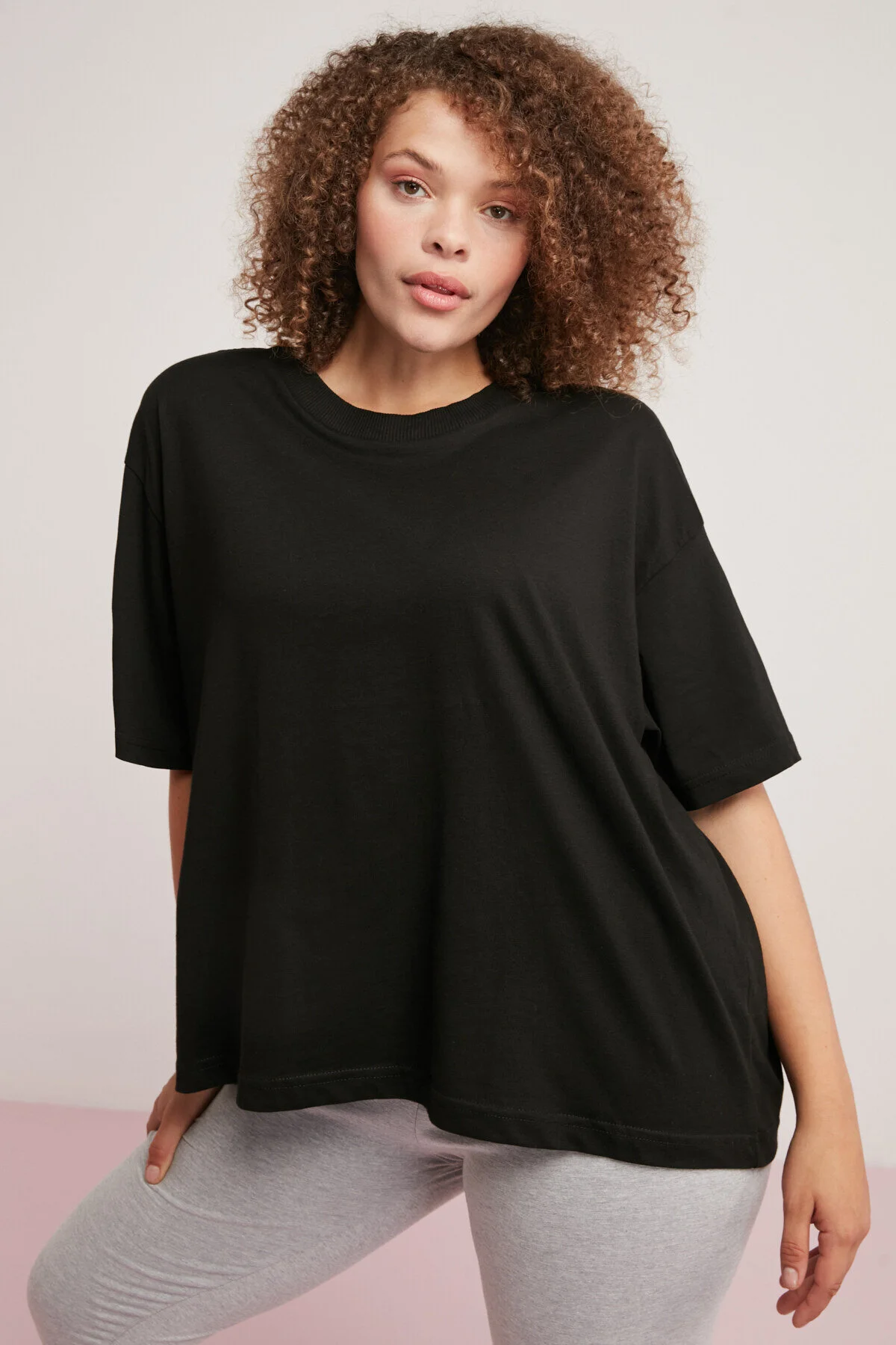 Bild von ETHIQUET Schwarzes Oversize-t-shirt Von Allison – 100 % Baumwolle, Rundhalsausschnitt, Halbe Ärmel, Übergröße für Damen - 2XL