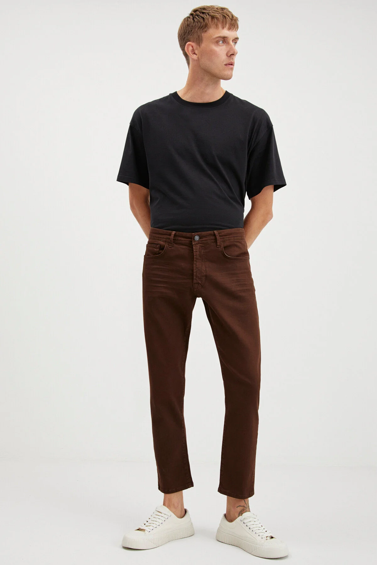 Bild von GRIMELANGE Antonia – Flexible Und Dick Strukturierte Magic Denim-jeans, Röhrenbein, Bitter Brown für Herren - 38/32