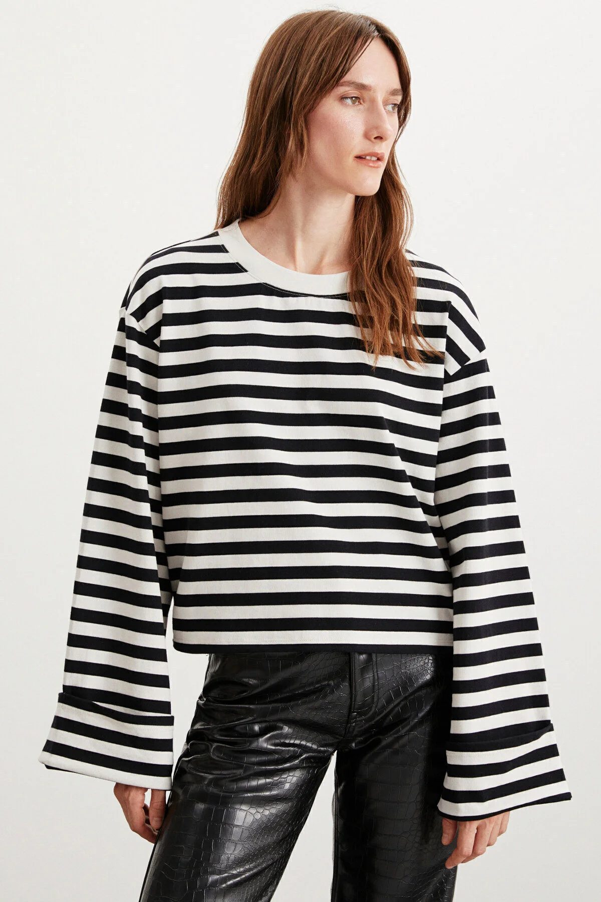 Bild von GRIMELANGE Nelda T-shirt Mit Schwarz-weißem Streifenmuster, Langen, Weiten Ärmeln, Rundhalsausschnitt, Schwarz-weiß für Damen - XL