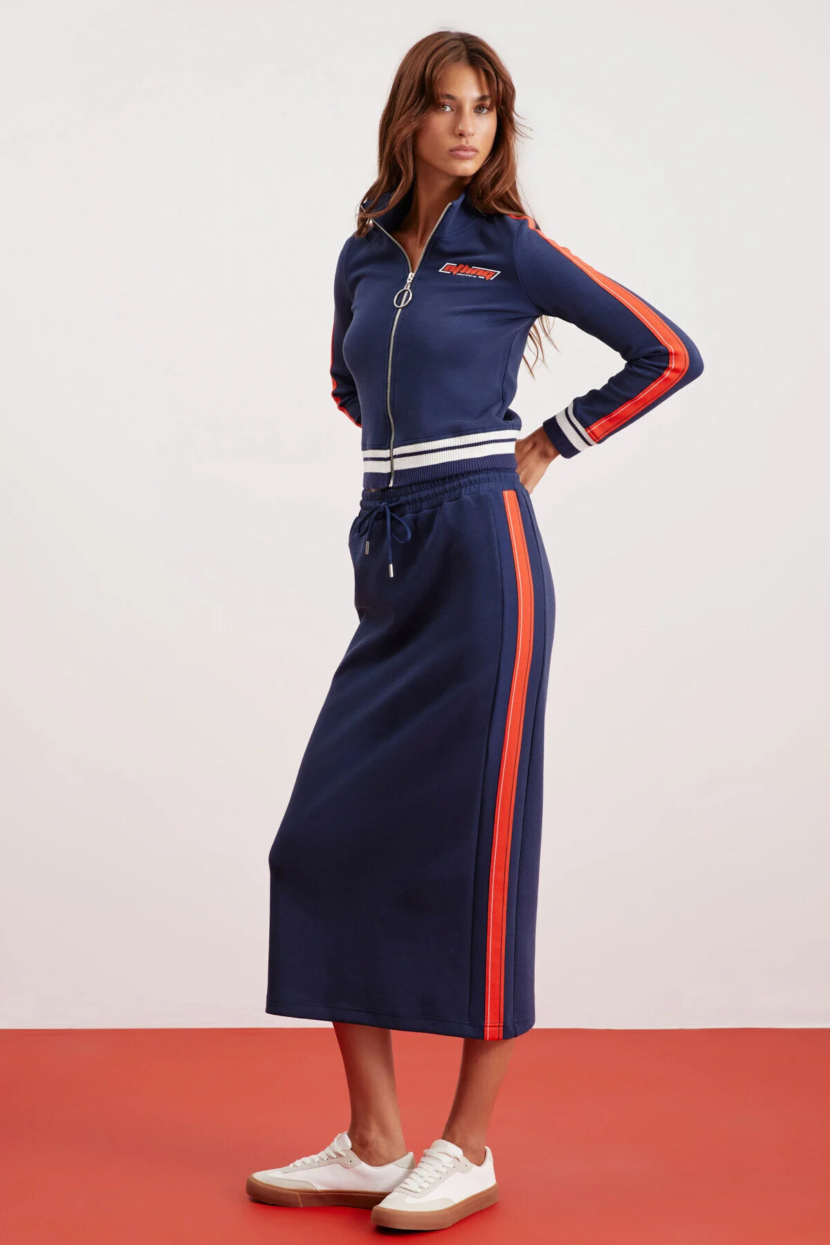 Bild von GRIMELANGE Odette Midirock In Marineblau Mit Dickem, Strukturiertem Seitenstreifendetail Und Elastischem Bund für Damen - XS