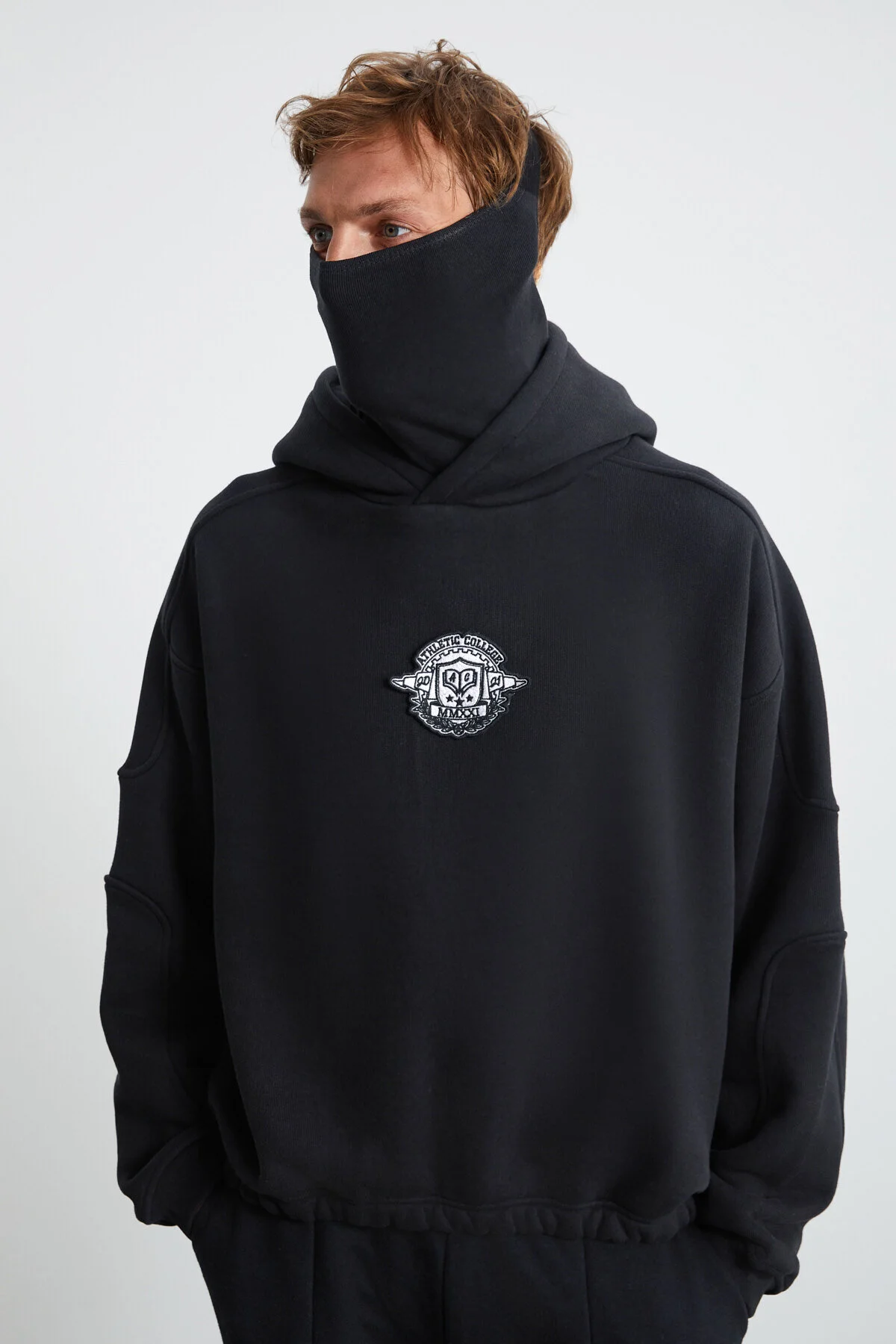 Bild von GRIMELANGE Hampus Sweatshirt Mit Maskierter Fleece-innenseite, Weicher Stickerei, Detailliertem Komfort-sweatshirt Aus Bio-baumwolle In Schwarz für Herren - M