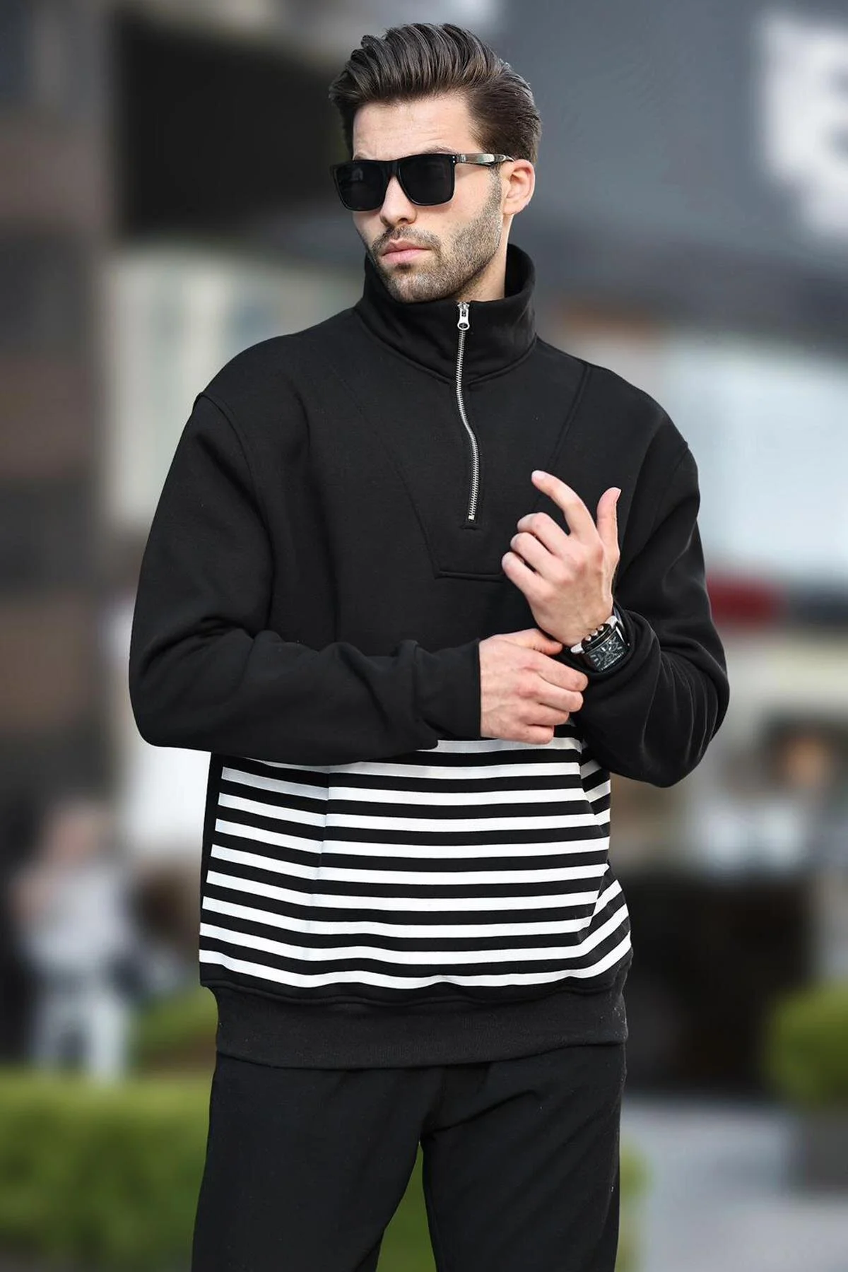 Bild von Madmext Schwarzes Sweatshirt Mit Streifen Und Reißverschluss Modell für Herren - 2XL