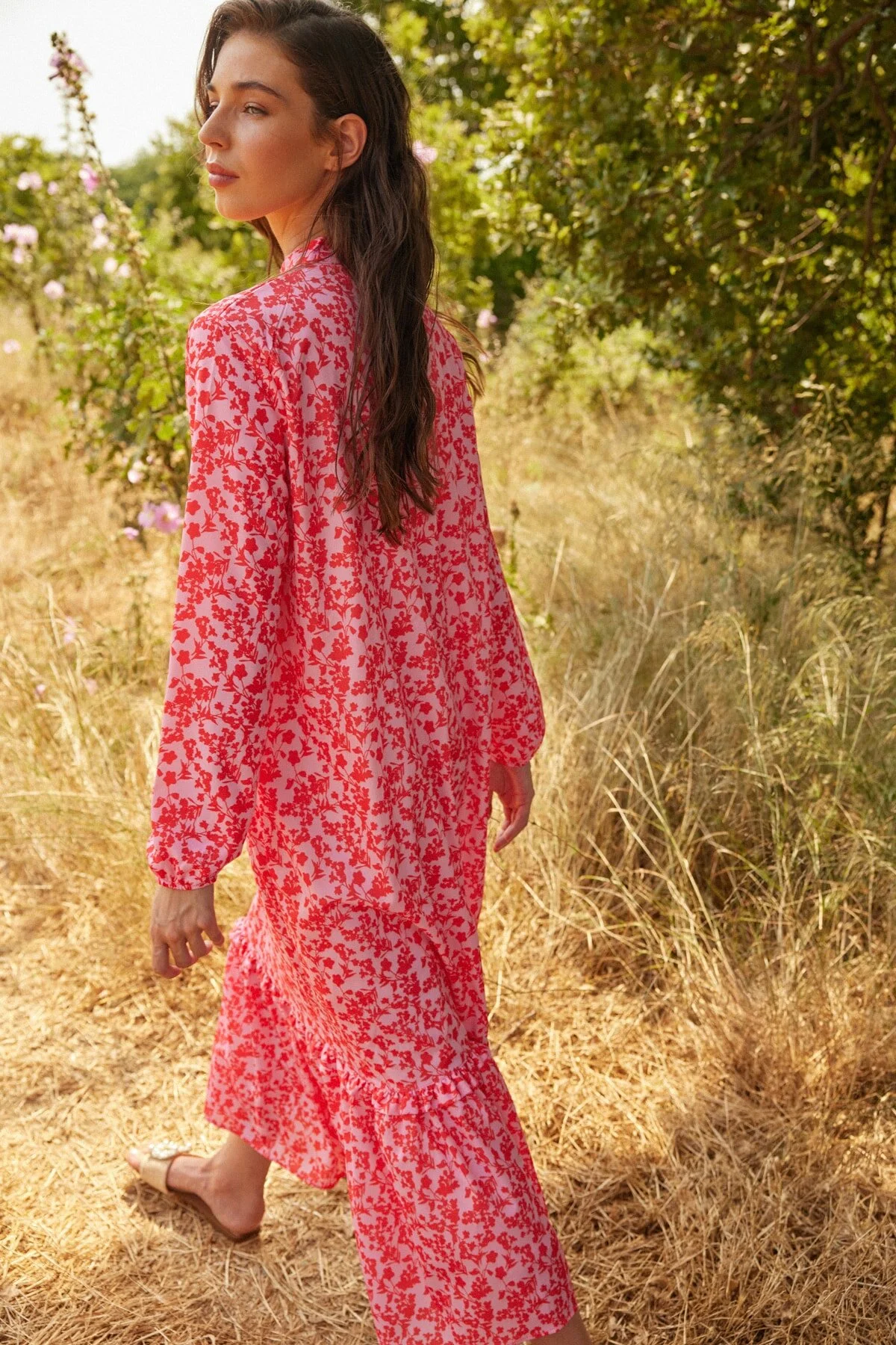 Bild von Trendyol Modest Rotes, Gewebtes Kleid Mit Blumenmuster, Halber Knopfleiste Und Rüschenspitze, Gefüttert für Damen - 38