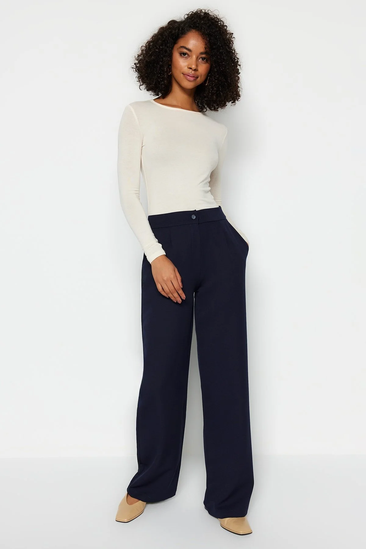 Bild von Trendyol Collection Marineblaue Gewebte Hose Mit Weitem Bein – für Damen - 38