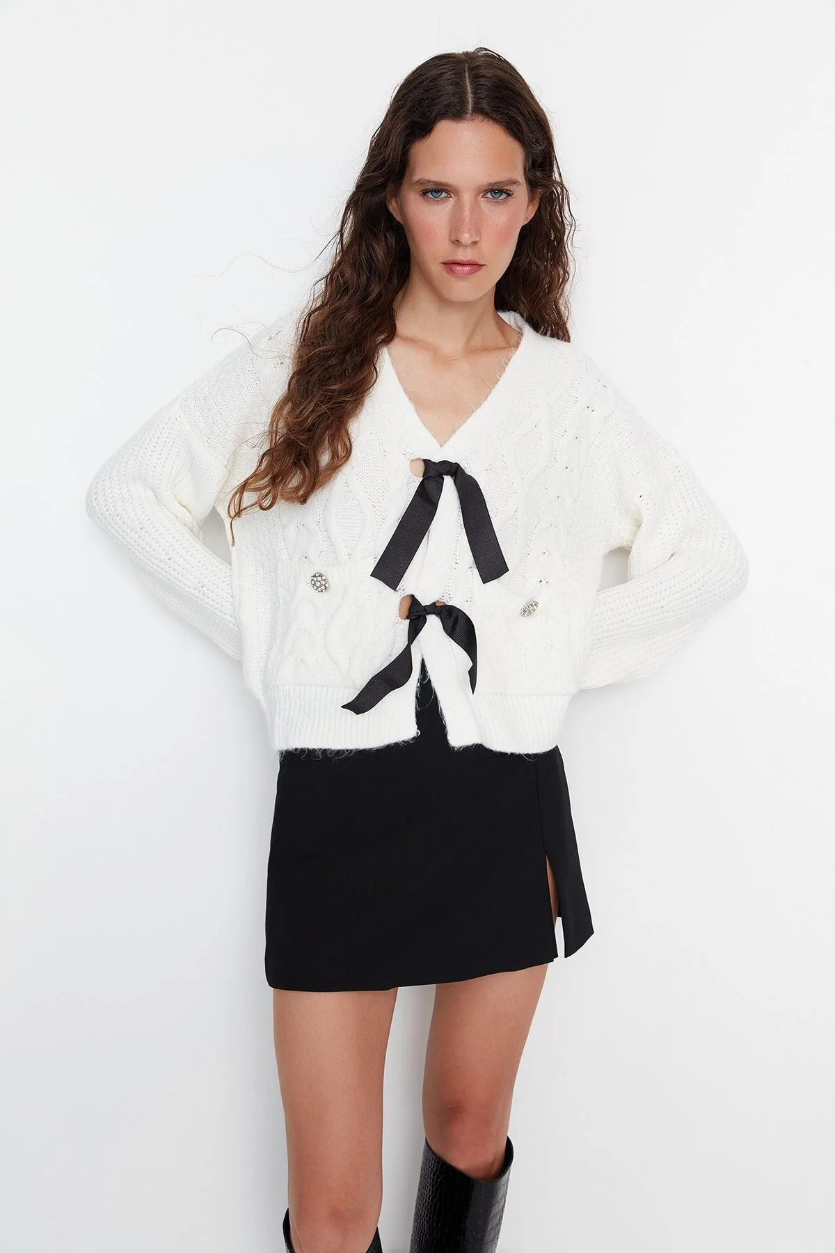 Bild von Trendyol Collection Ecru-farbe – Strickpullover Mit Weicher Textur Und Banddetail (limited Edition) für Damen - M