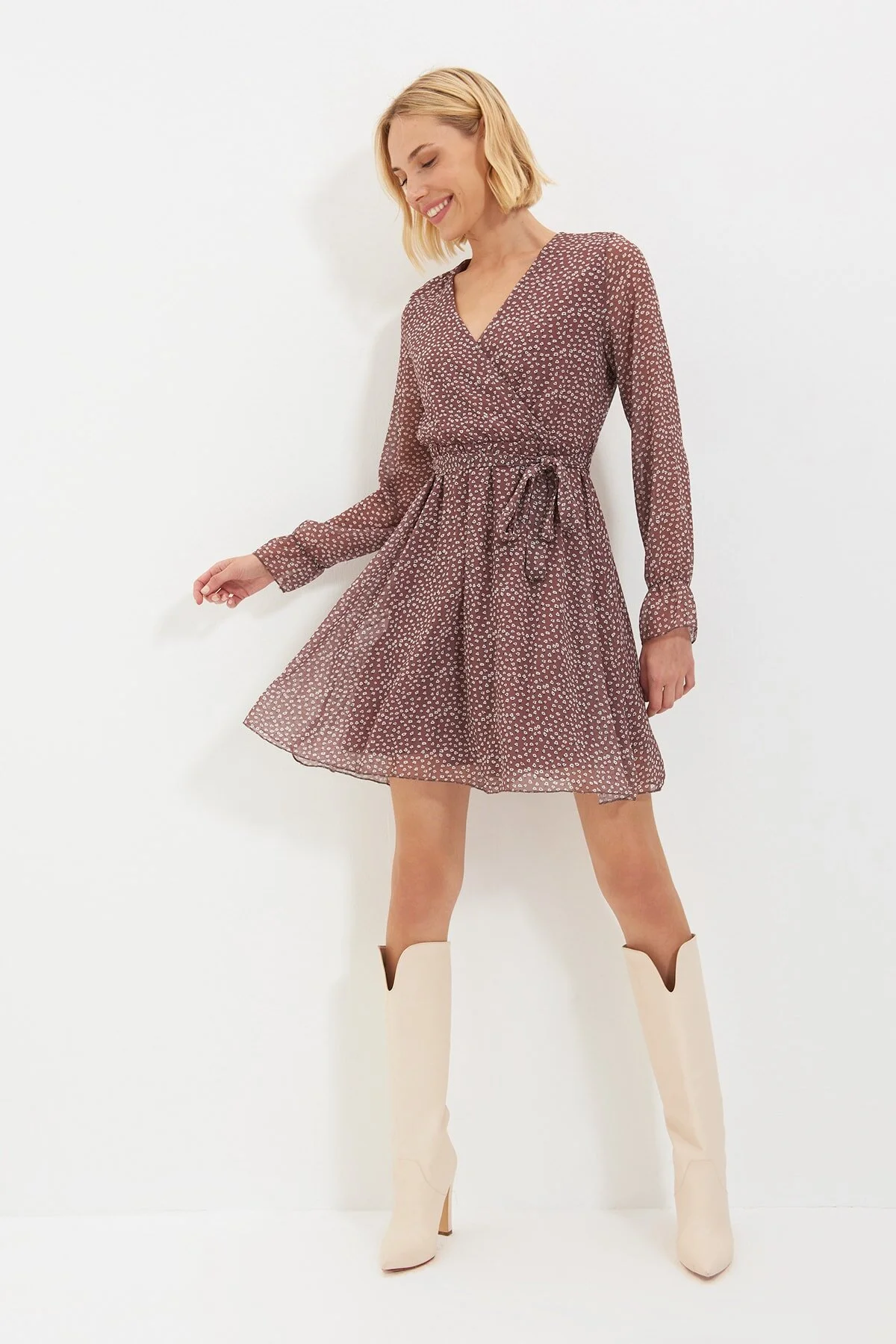 Bild von Trendyol Collection Braunes Zweireihiges Webkleid für Damen - 42
