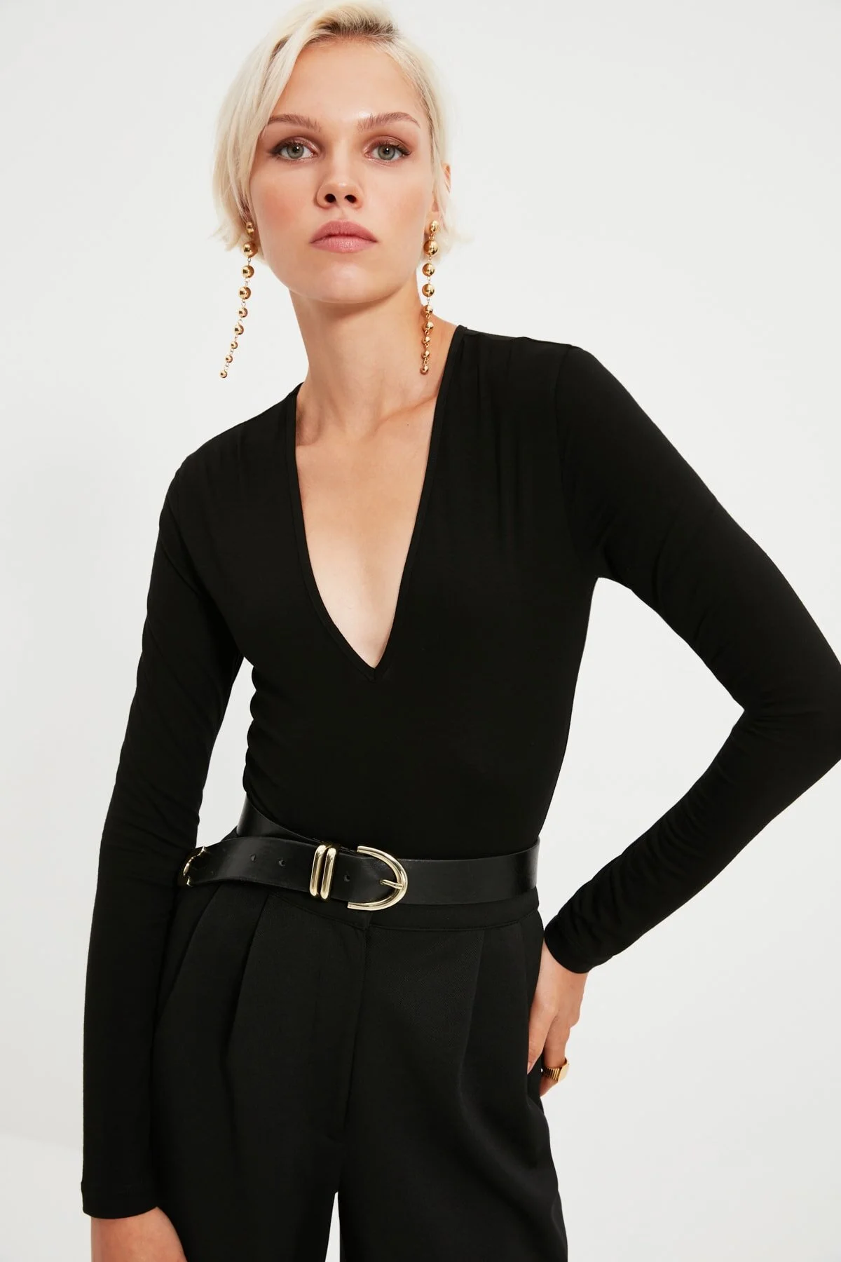 Bild von Trendyol Collection Schwarzer Strick-body Mit Tiefem V-kragen Und Druckknöpfen für Damen - 36