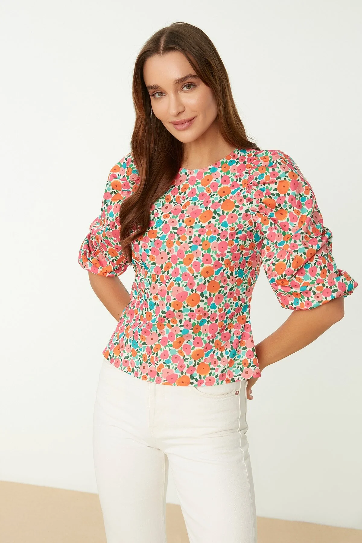 Bild von Trendyol Collection Ecrufarbene, Gewebte Bluse Mit Ballonärmeln Und Blumenmuster für Damen - 34