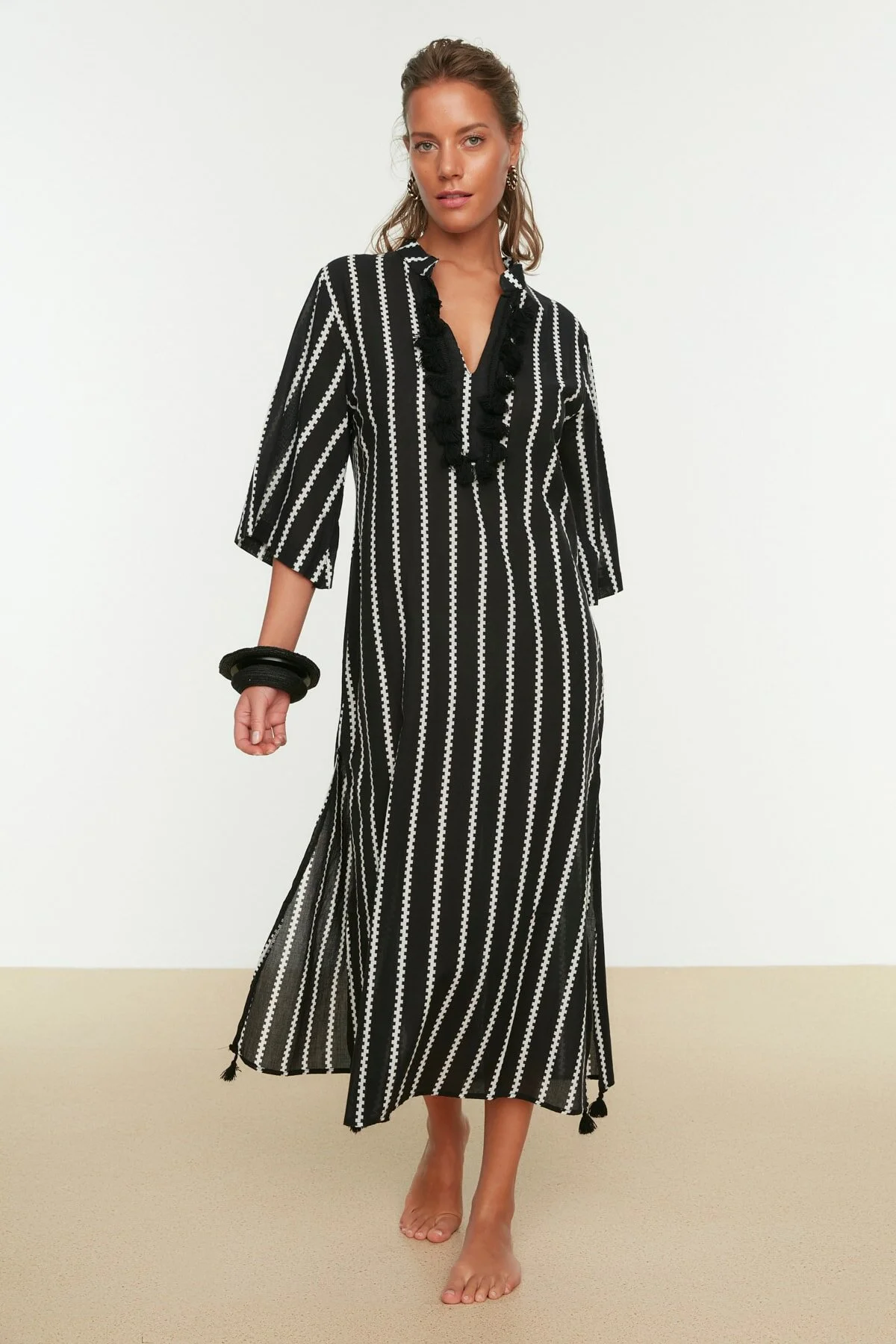 Bild von Trendyol Collection Schwarz Gestreifter Maxi-kimono Und Kaftan Aus 100 % Baumwolle Mit Gewebten Quasten für Damen - XL