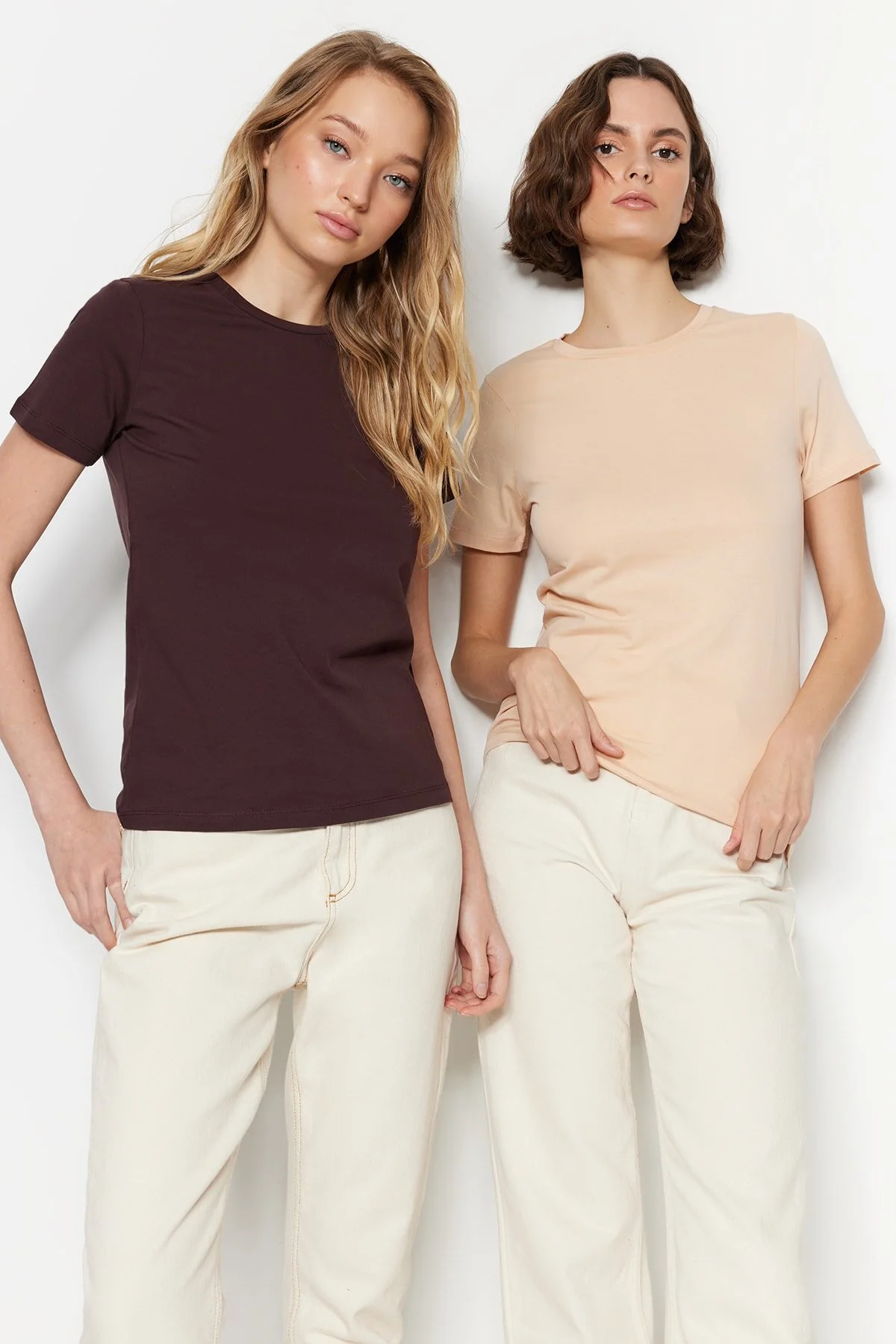 Bild von Trendyol Collection Braun-beige Basic-strick-t-shirt Aus 100 % Baumwolle Im 2er-pack für Damen - L