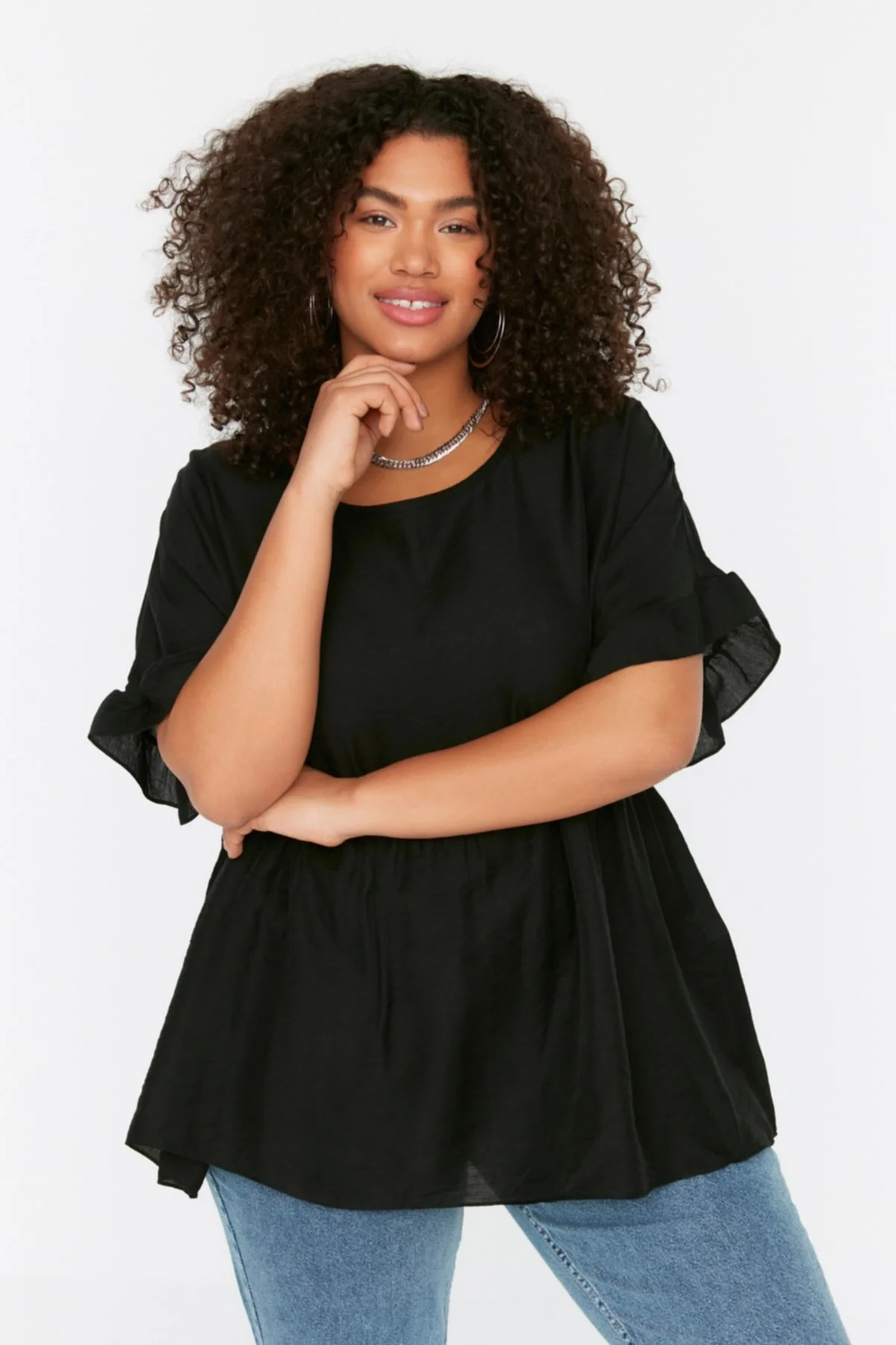 Bild von Trendyol Curve Schwarze Bluse Mit Volant In Übergröße - für Damen - 46