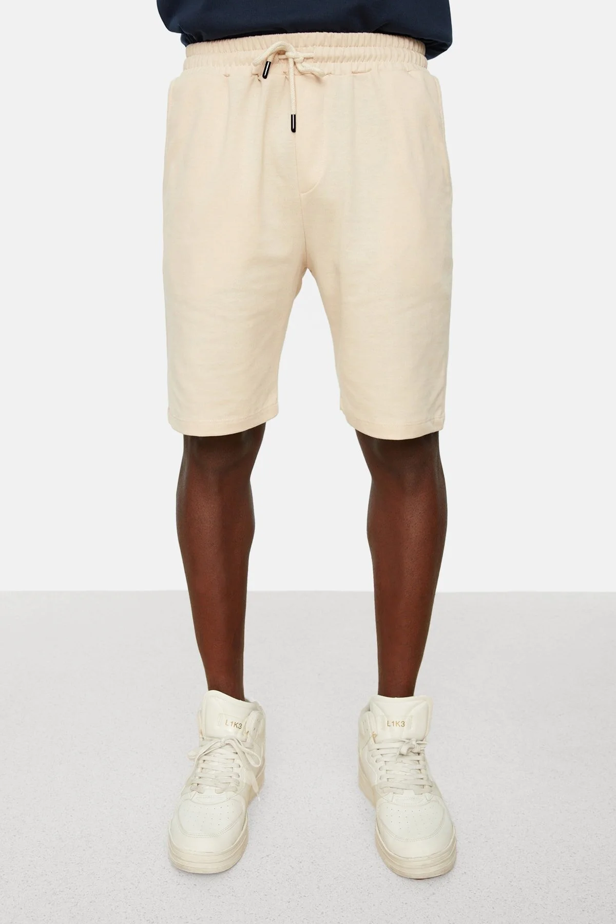 Bild von Trendyol Collection Beige Basic Shorts Und Bermuda Regular Fit für Herren - M