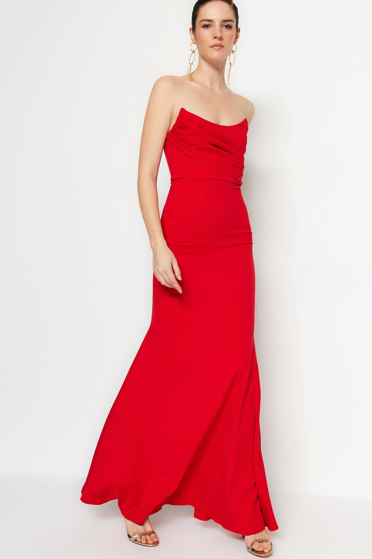 Bild von Trendyol Collection Rotes, Detailliertes, Gewebtes, Langes, Stilvolles Abendkleid Mit Ausschnitt für Damen - 42