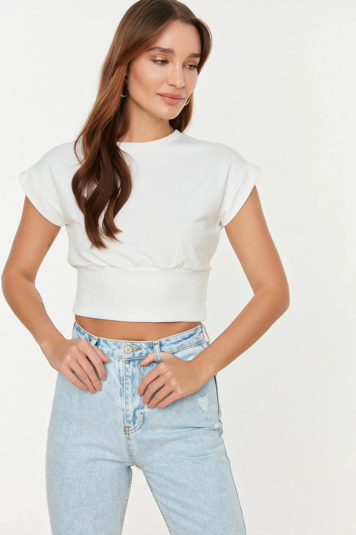 Bild von Trendyol Collection Ecru-taillierte, Schmale Strickbluse Mit Rundhalsausschnitt Und Niedrigen Ärmeln für Damen - M