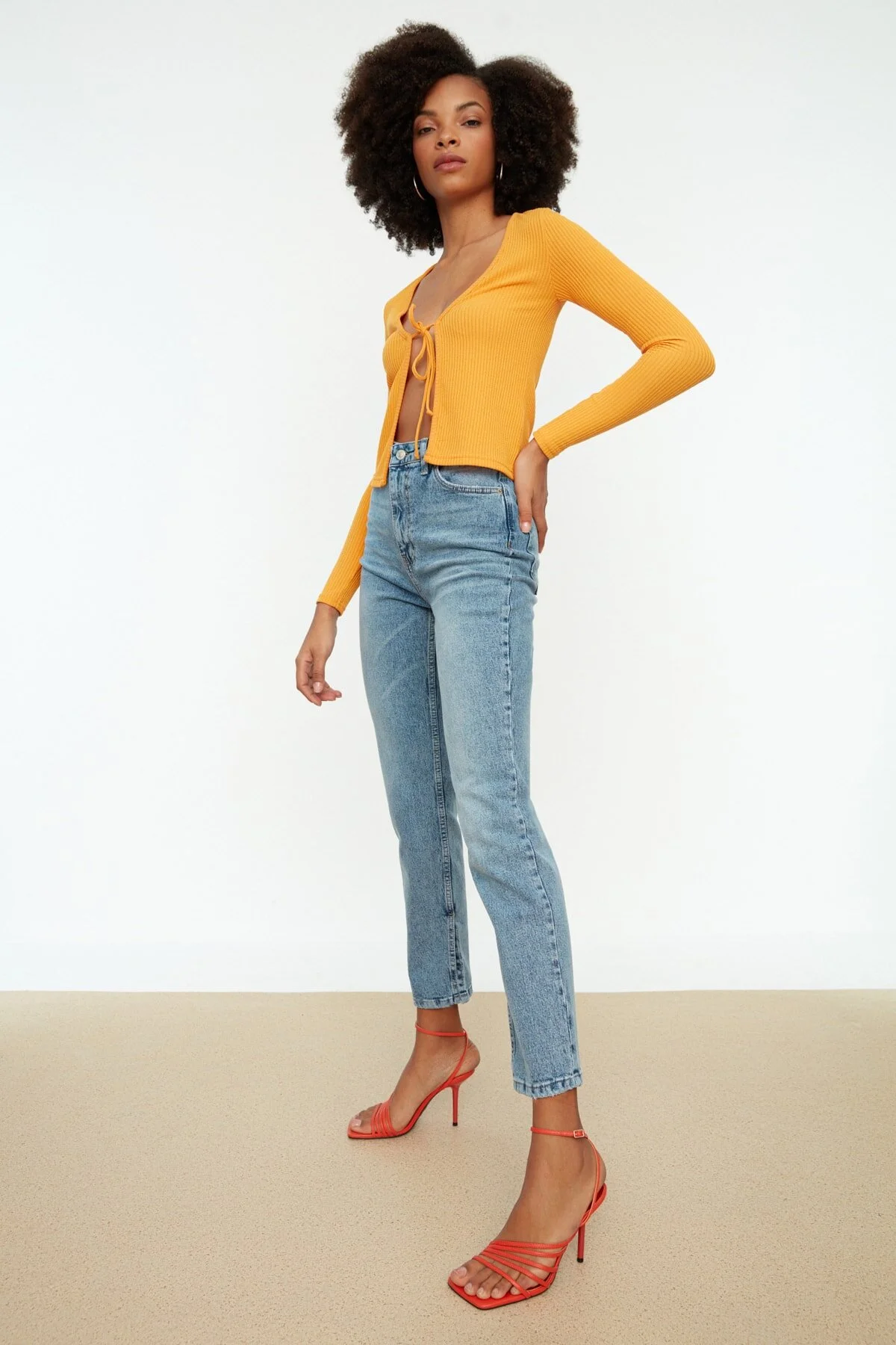 Bild von Trendyol Collection Blaue Jeans Mit Schlitz Und Hoher Taille, Gerader Schnitt, für Damen - 42