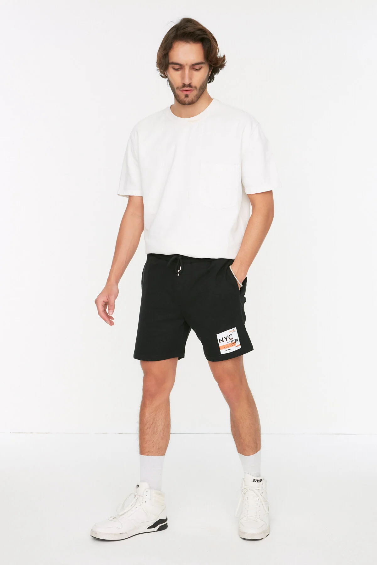 Bild von Trendyol Collection Schwarze Shorts Mit City-print In Mittlerer Größe – Regular Fit für Herren - S