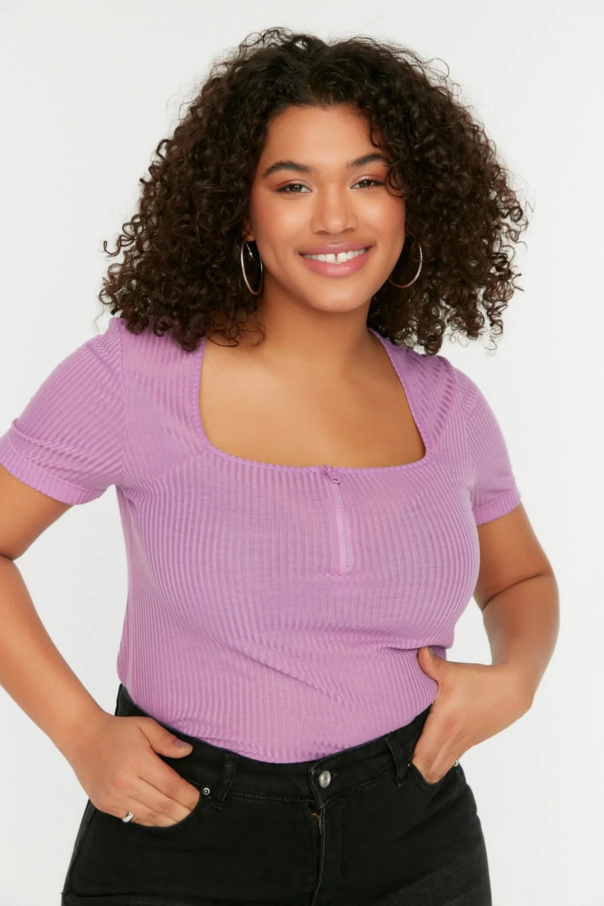 Bild von Trendyol Curve Lila Strickbluse Mit Quadratischem Kragen Und Reißverschluss für Damen - 4XL