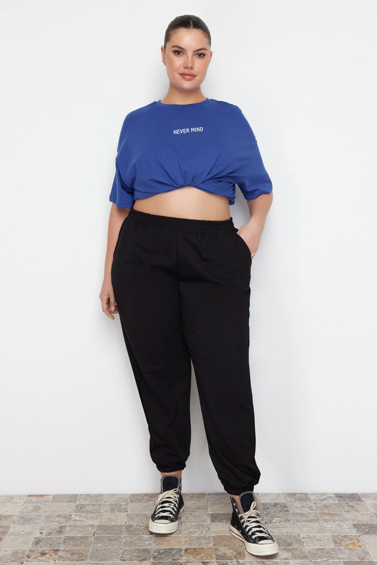 Bild von Trendyol Curve Schwarze Jogger-jogginghose Mit Dehnbarer Taille – Dünne Elastische Beine, Übergröße für Damen - 3XL