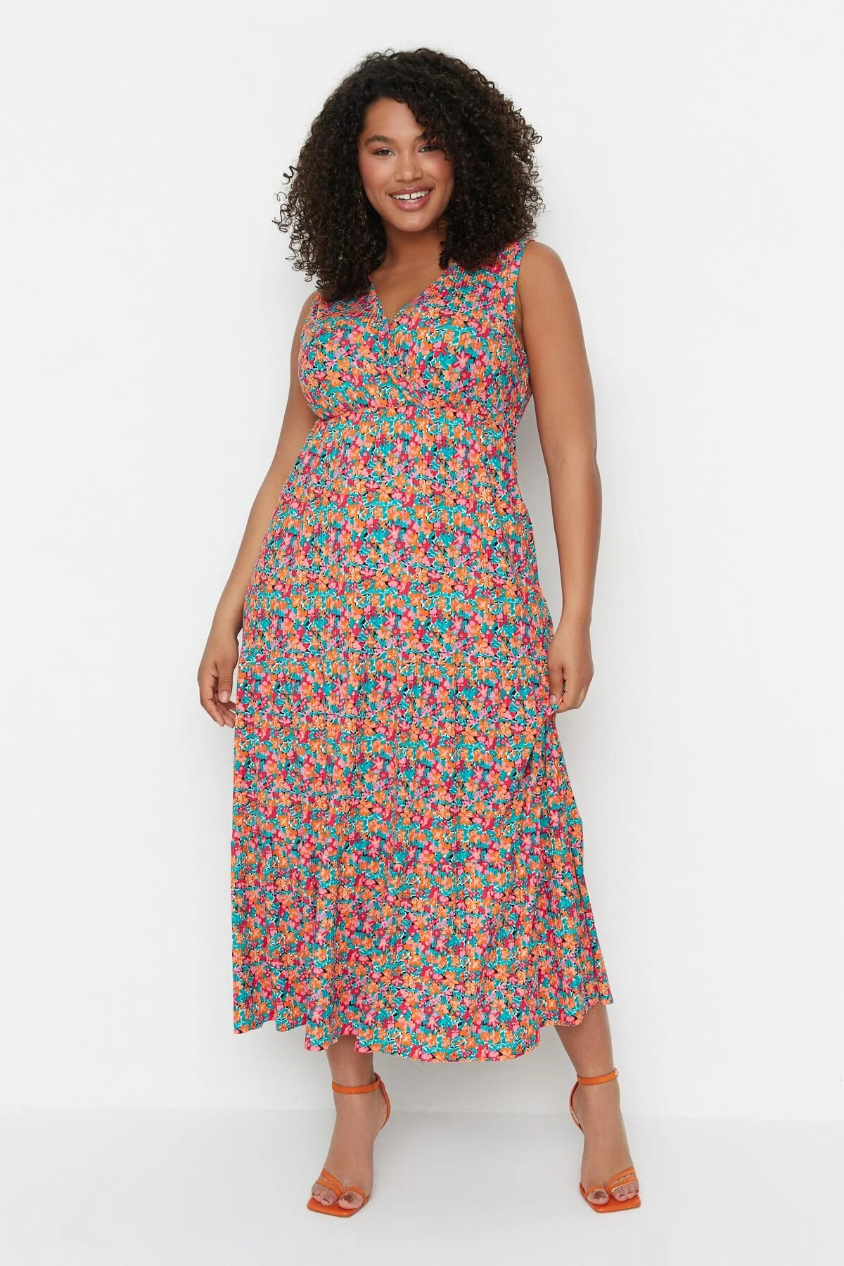 Bild von Trendyol Curve Mehrfarbiges A-linien-strickkleid Mit Blumendruck Und V-ausschnitt In Übergröße für Damen - XL