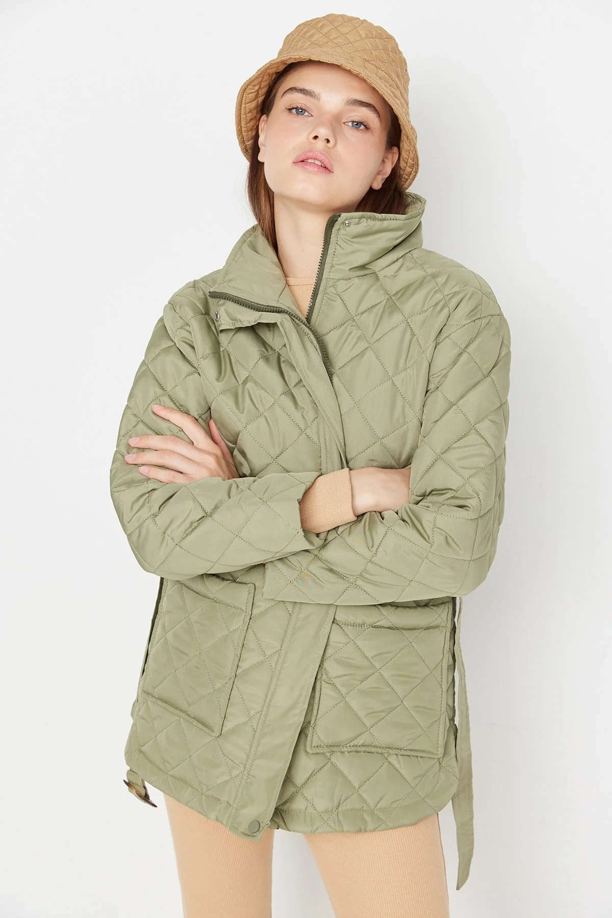Bild von Trendyol Collection Grüner, Übergroßer, Wasserabweisender, Gesteppter Mantel Mit Gürtel für Damen - M