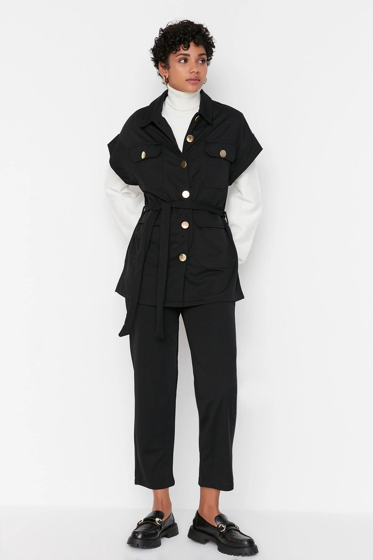 Bild von Trendyol Modest Schwarz-goldener Strickanzug Mit Weste Und Hose Mit Knöpfen für Damen - 42