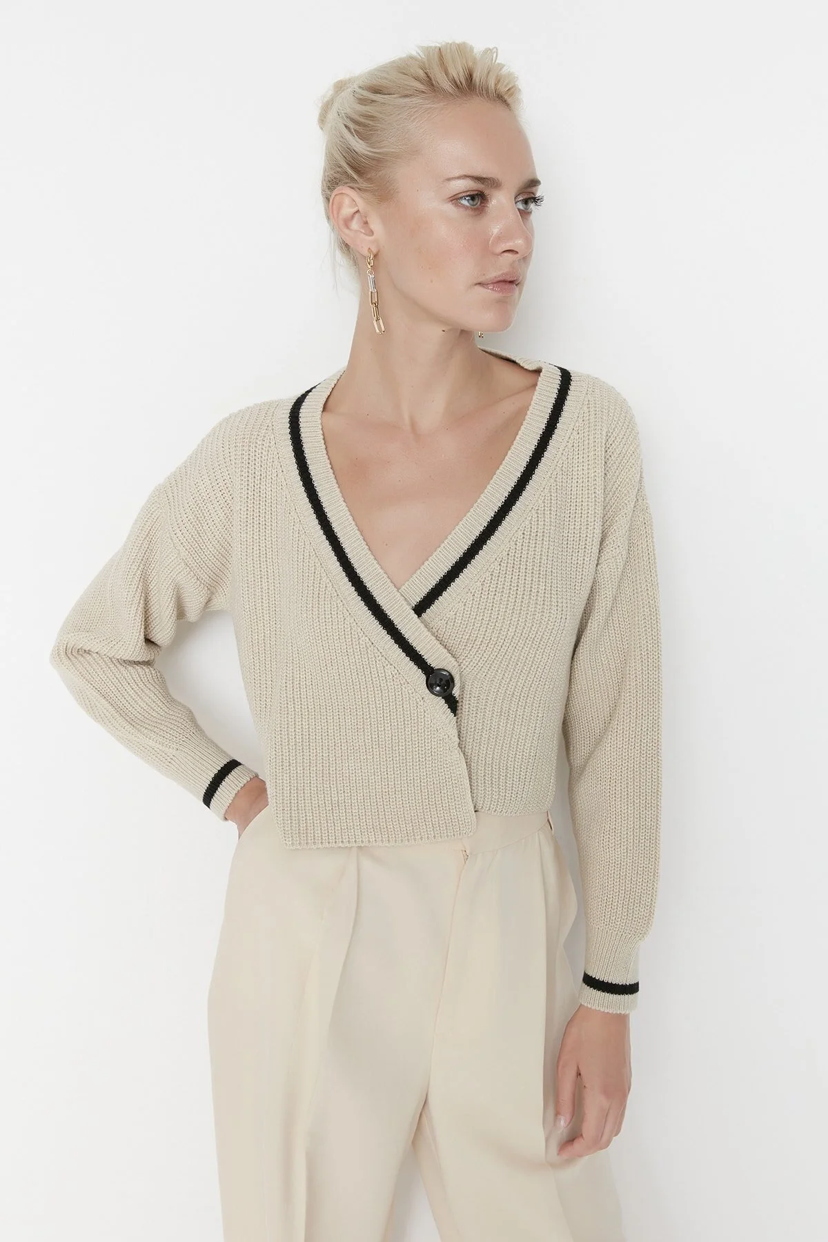 Bild von Trendyol Collection Stone Crop Strick-cardigan Mit Farbblockdesign für Damen - M