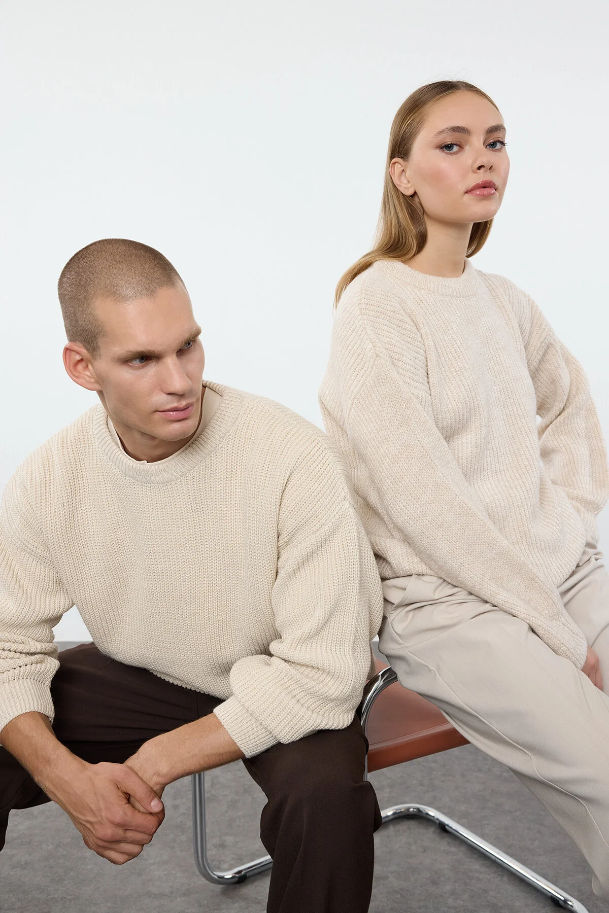 Bild von Trendyol Collection Beigefarbener Strickpullover Mit Rundhalsausschnitt – Paar für Herren - M