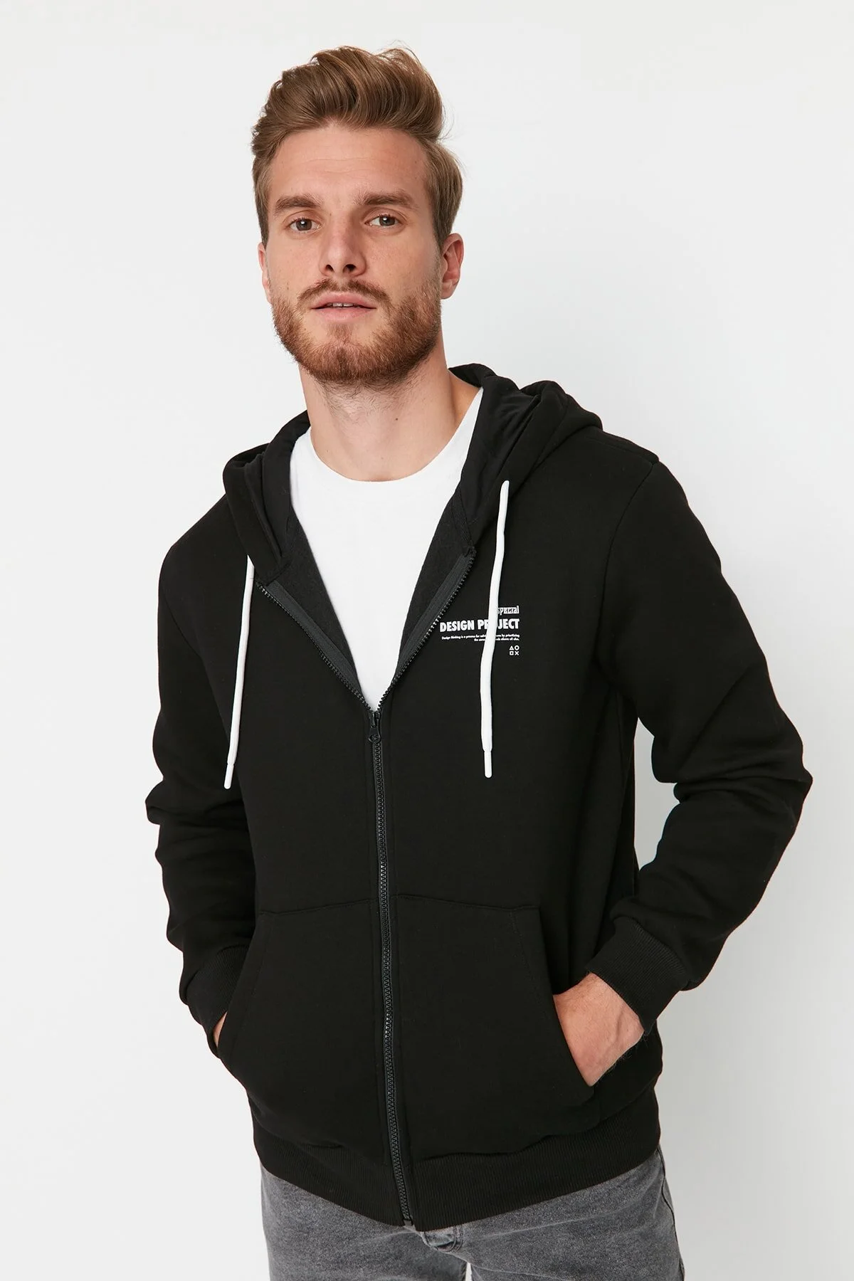 Bild von Trendyol Collection Schwarzes Sweatshirt Mit Kapuze Und Slogan – Regular Fit für Herren - XL