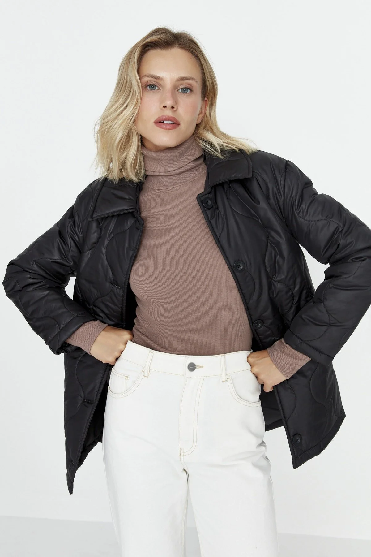 Bild von Trendyol Collection Schwarzer Steppmantel Mit Knöpfen für Damen - S