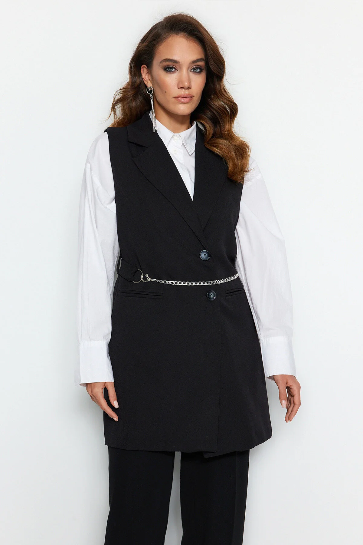 Bild von Trendyol Modest Schwarze, Detaillierte Webweste Mit Kettengürtel für Damen - 42