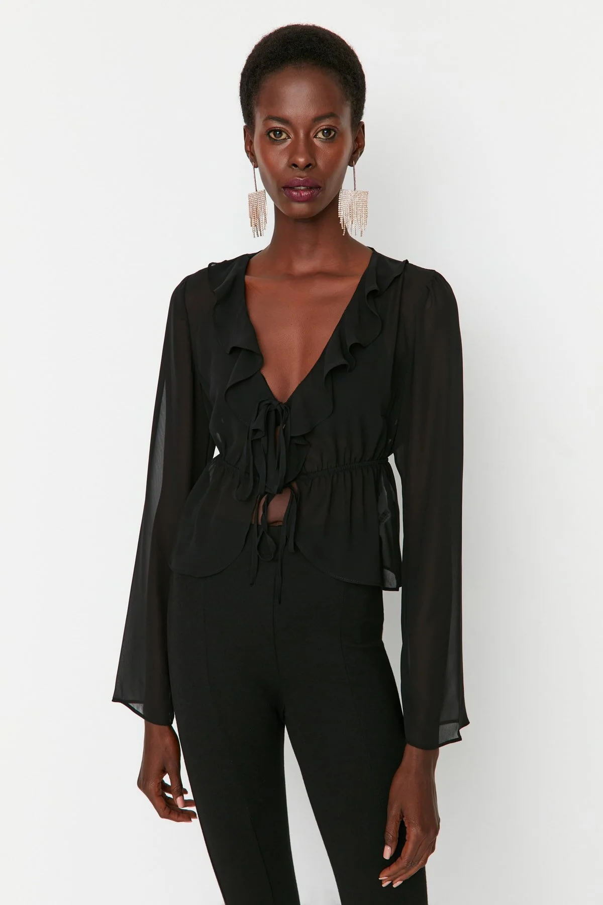 Bild von Trendyol Collection Schwarze, Gebundene, Ungefütterte Chiffonbluse für Damen - 42