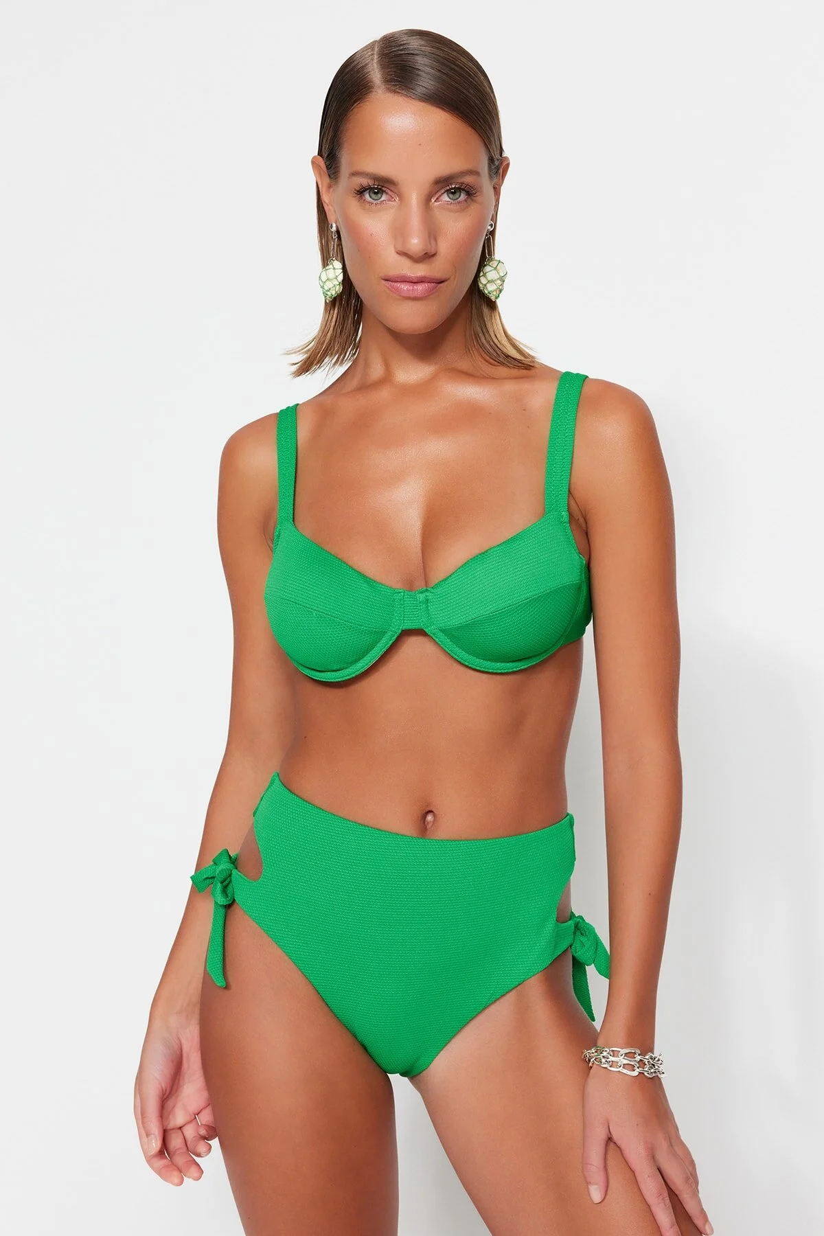Bild von Trendyol Collection Grünes Strukturiertes Bügel-bikinioberteil für Damen - 42