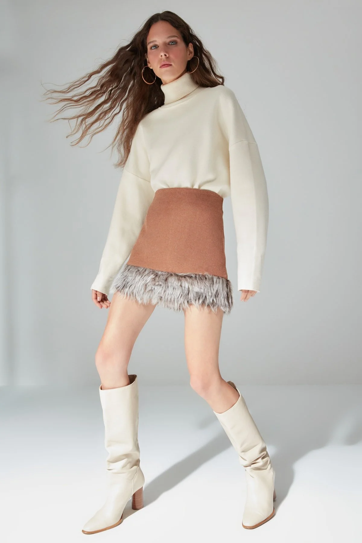 Bild von Trendyol Collection Super Mini Webrock Kamel, Plüsch Details, Limited Edition für Damen - 36