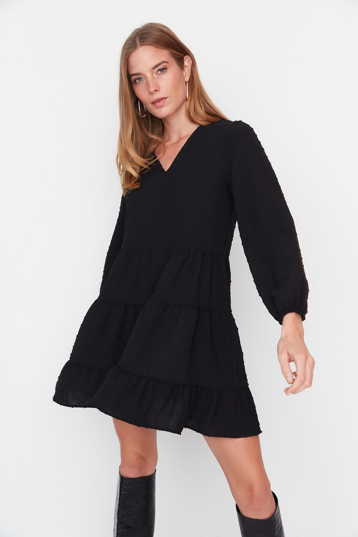 Bild von Trendyol Collection Schwarzes, Weit Geschnittenes, Strukturiertes, Mit Volant Gefüttertes, Gewebtes Minikleid für Damen - 36