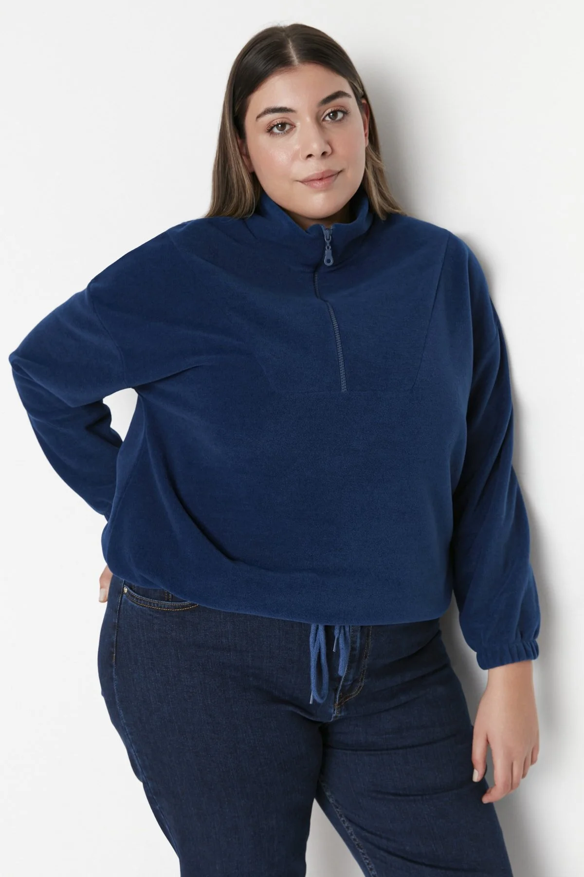 Bild von Trendyol Curve Marineblaues Fleece-strick-sweatshirt Mit Spitzendetails für Damen - 4XL