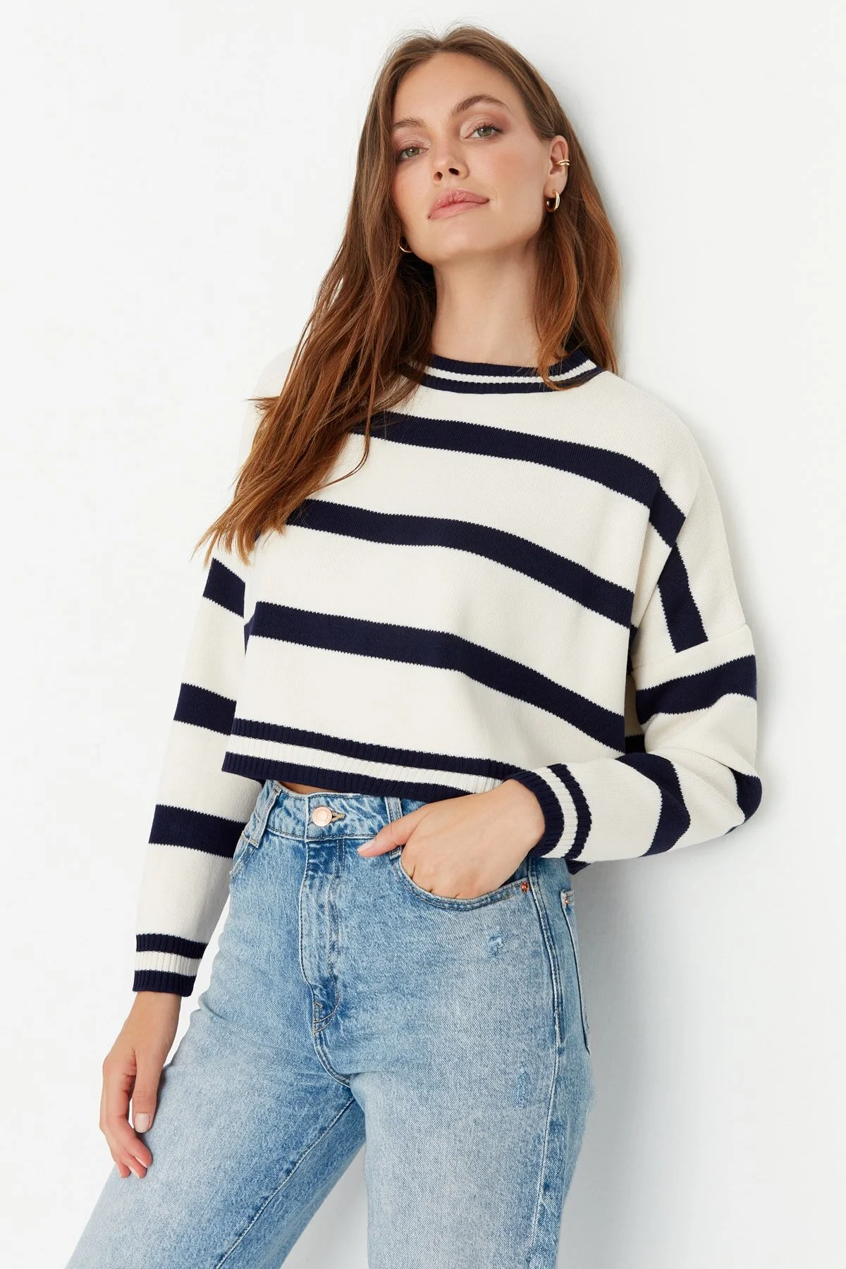 Bild von Trendyol Collection Ecrufarbener, Kurzer Strickpullover Mit Streifen für Damen - XS