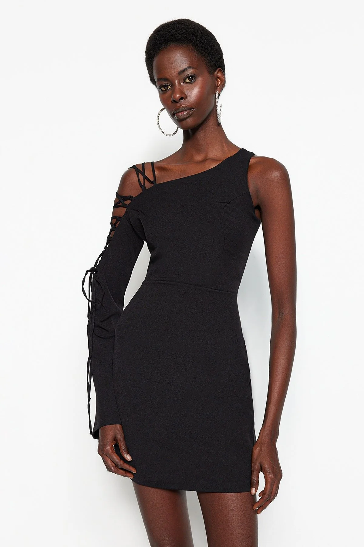 Bild von Trendyol Collection Schwarzes, Kurzes, Stilvolles Abendkleid – Gewebtes, Figurbetontes Kleid für Damen - 42