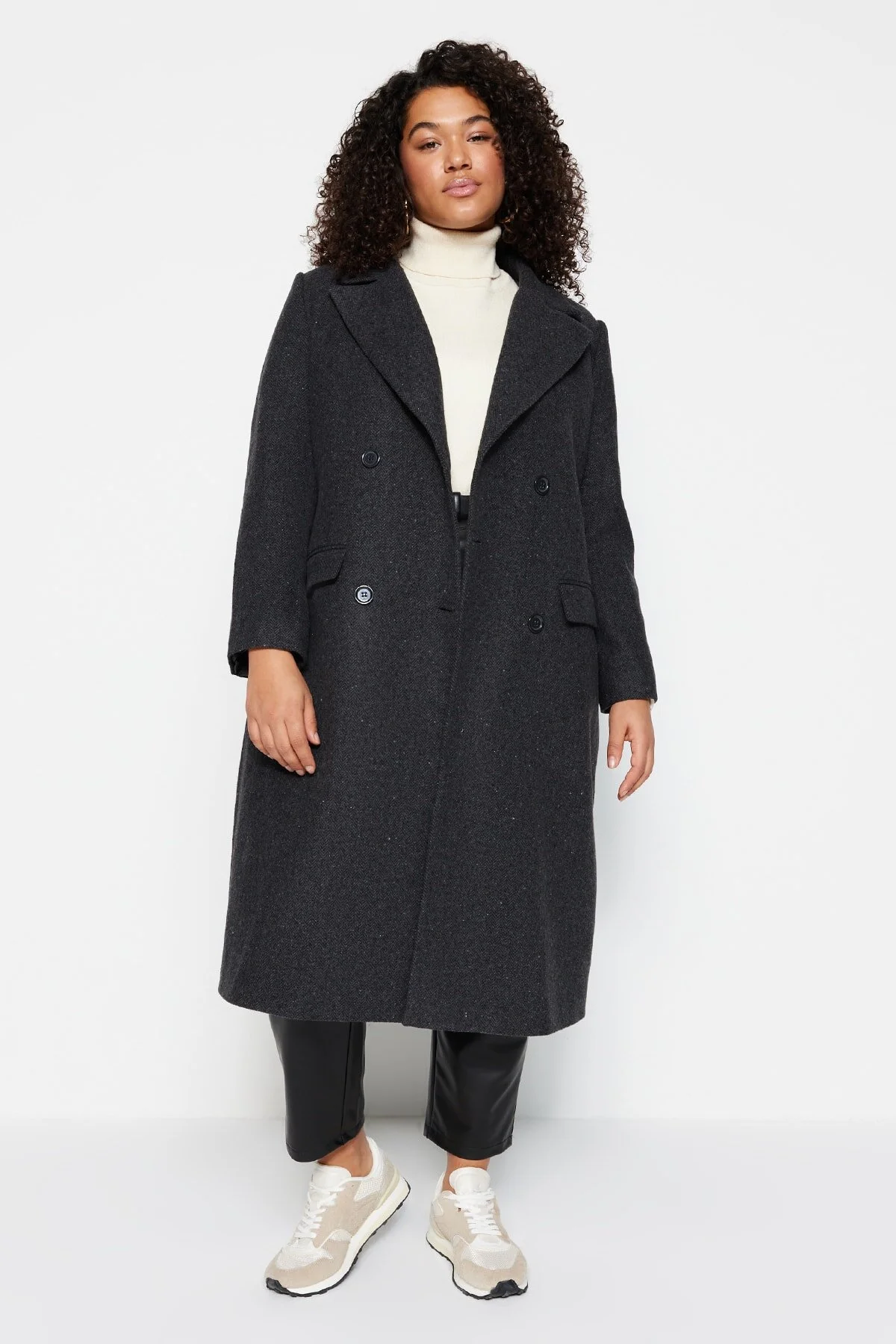 Bild von Trendyol Curve Schwarzer Stamp-mantel Mit Fischgrätenmuster – Regular Fit, Taschenüberzug für Damen - 44