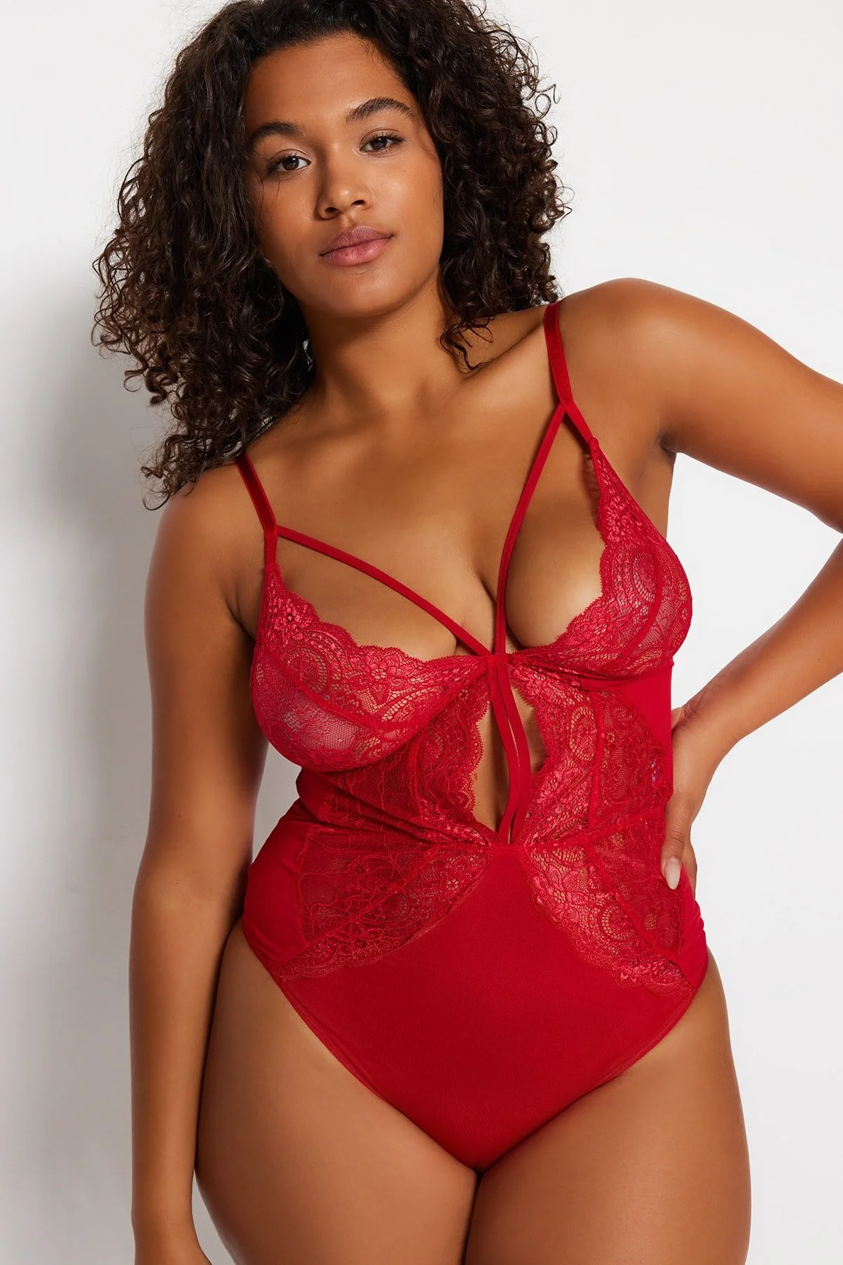 Bild von Trendyol Curve Roter Spitzen-body Mit Details für Damen - 4XL