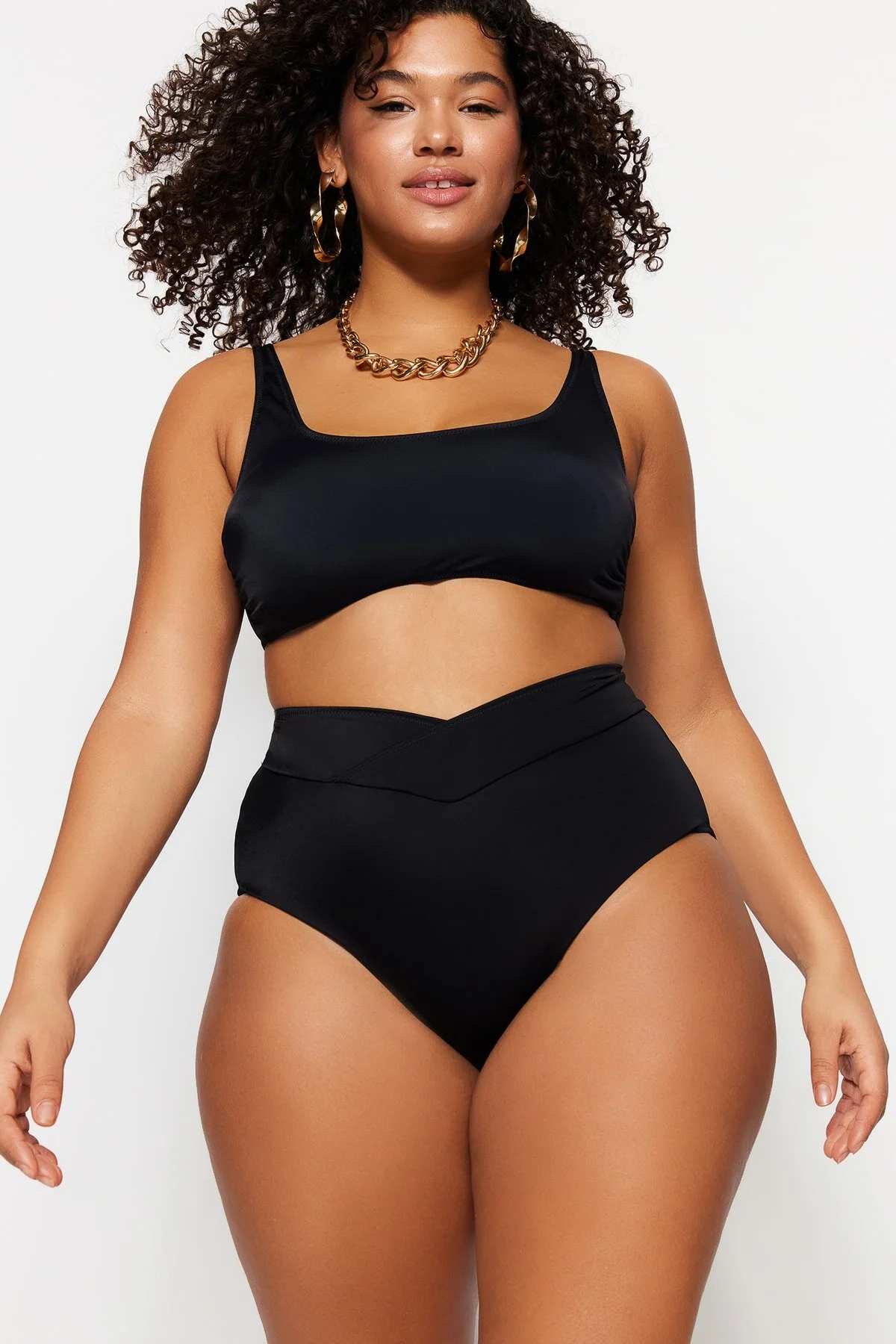 Bild von Trendyol Curve Schwarze, Detaillierte, Übergroße Bikini-unterseite Mit Hoher Taille für Damen - 48