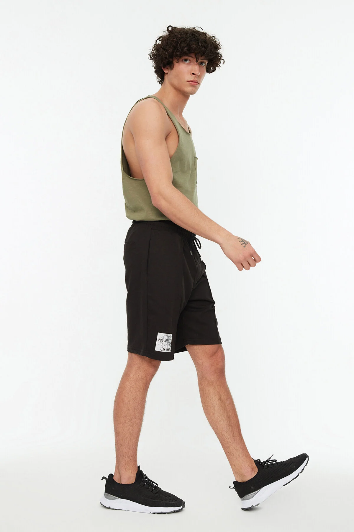 Bild von Trendyol Collection Mittellange Schwarze Shorts Mit Aufdruck – Gummibund, Nahtdetail für Herren - 2XL