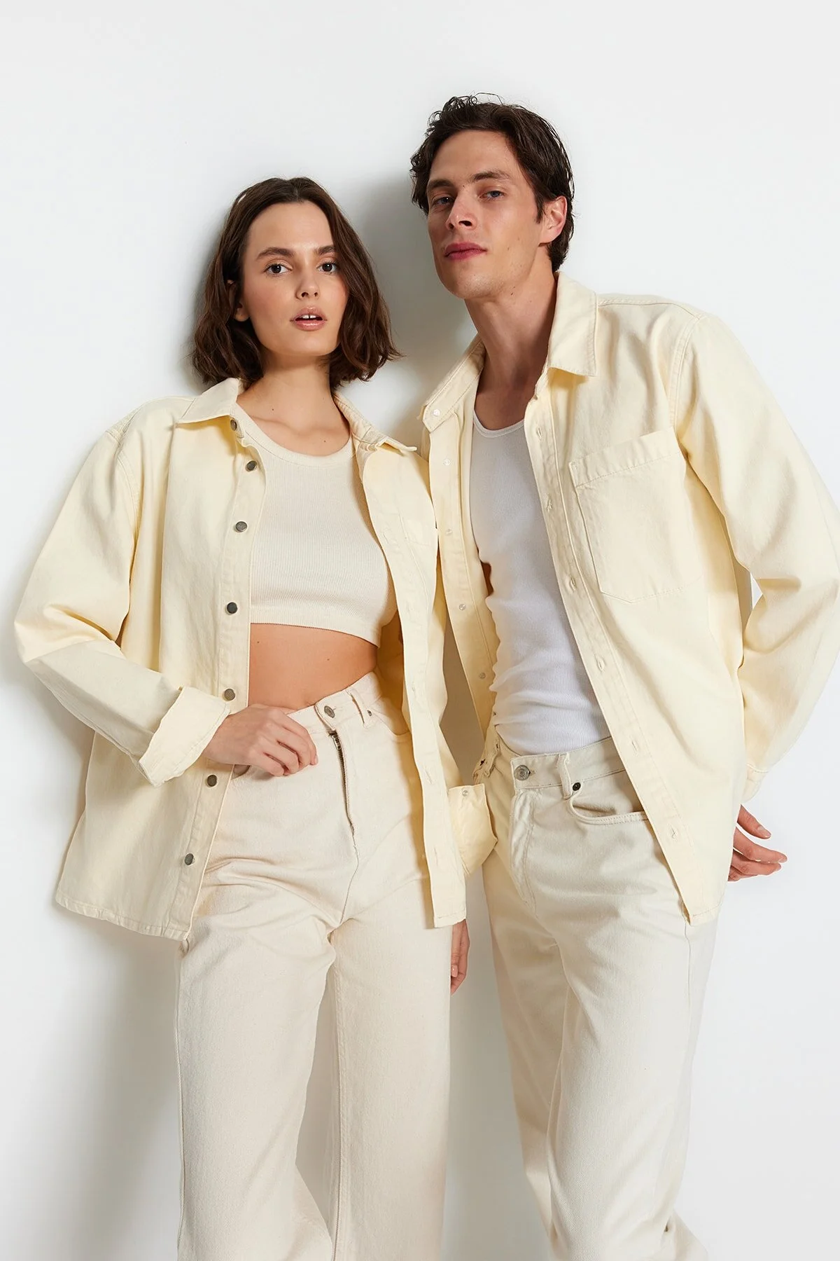 Bild von Trendyol Collection Beigefarbene Jeansjacke Mit Normaler Passform Und Einer Tasche, Farbe für Herren - L