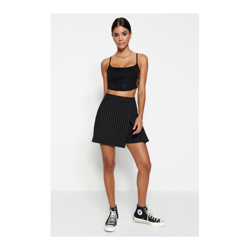 Bild von Trendyol Collection Schwarzer Eleganter Gestreifter Mini-shorts-rock Mit Hoher Taille Aus Strick für Damen - M