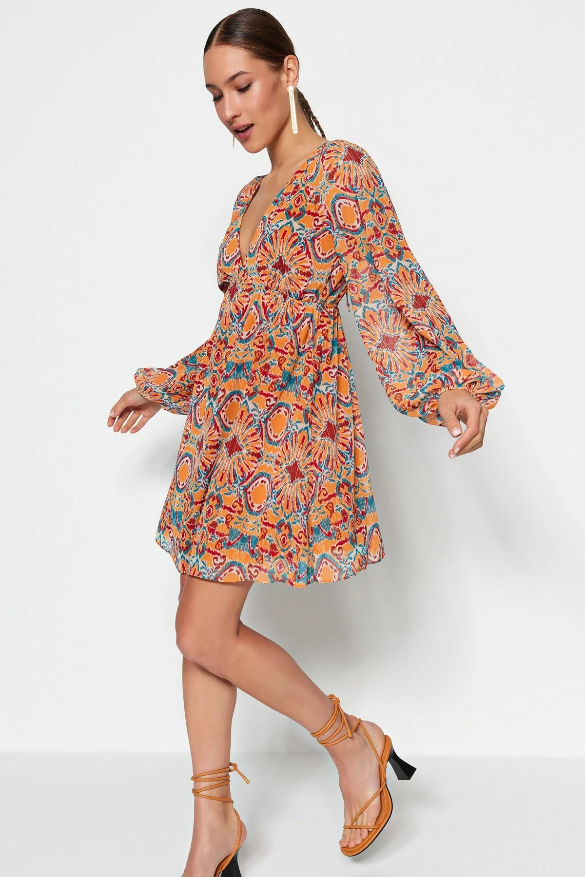 Bild von Trendyol Collection Orangefarbenes, Ethnisch Gemustertes A-linien-kleid Mit Bindeband Und Mini-futter Aus Gewebtem Chiffon für Damen - 36