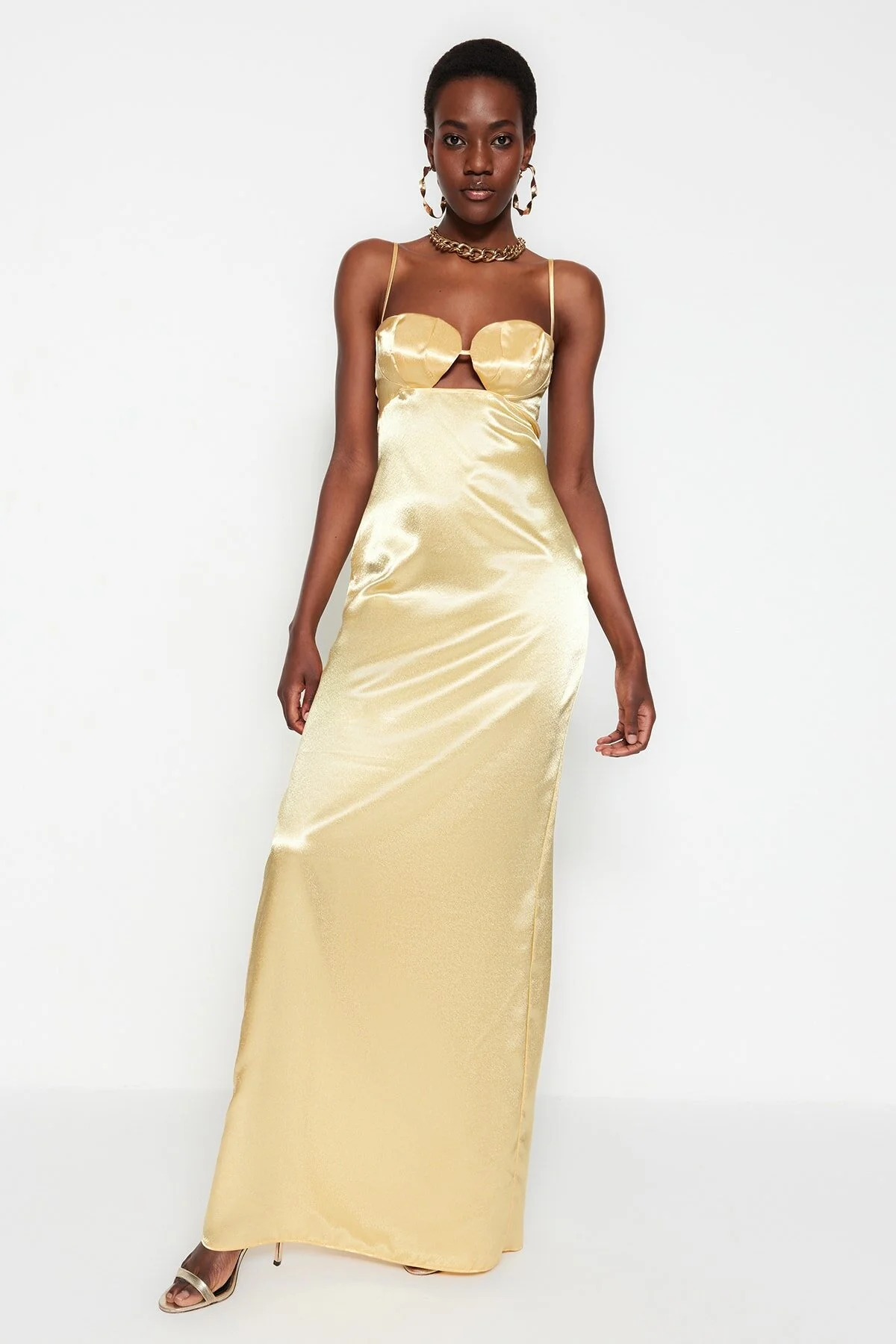 Bild von Trendyol Collection Hellgelbes Langes Abendkleid Aus Satin Mit Gewebtem Fenster-/ausschnittdetail für Damen - 40