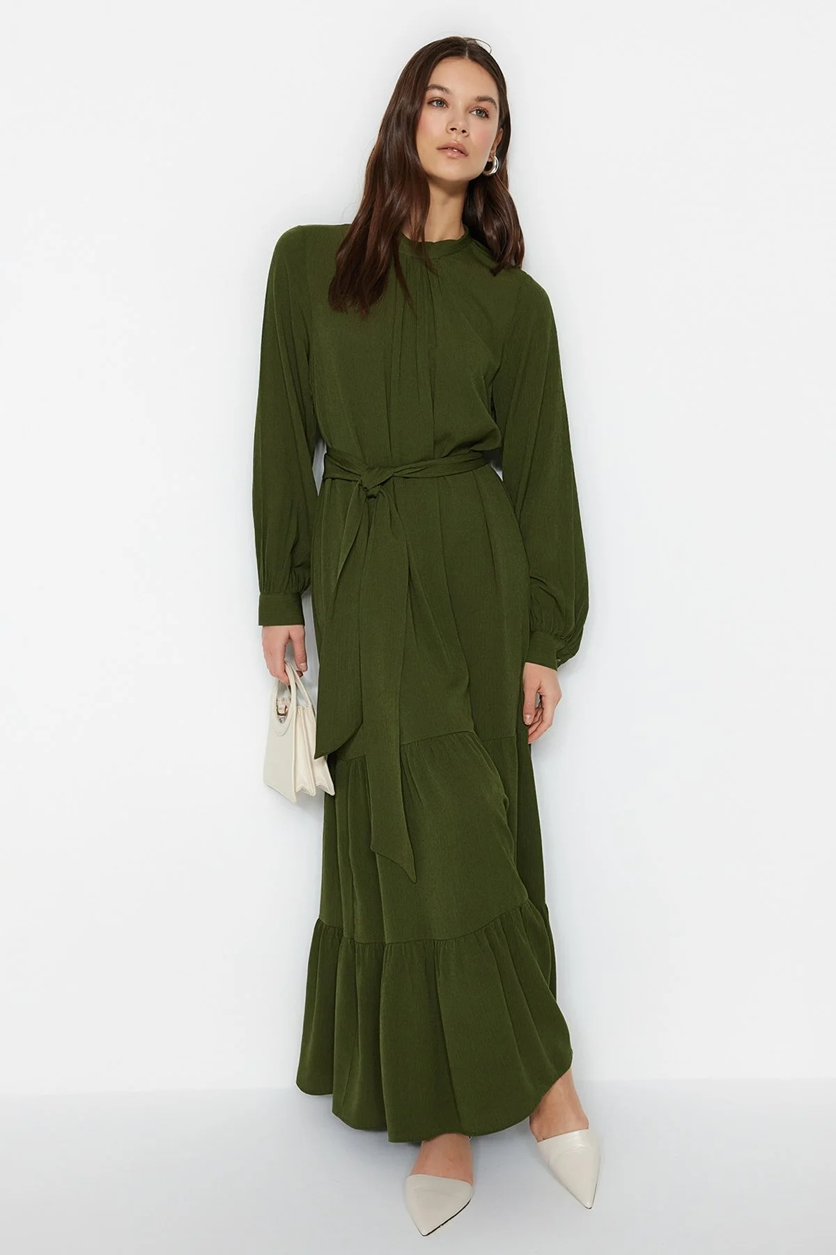 Bild von Trendyol Modest Khakifarbenes Gewebtes Kleid Mit Ballonärmeln Und Gürtel für Damen - 38