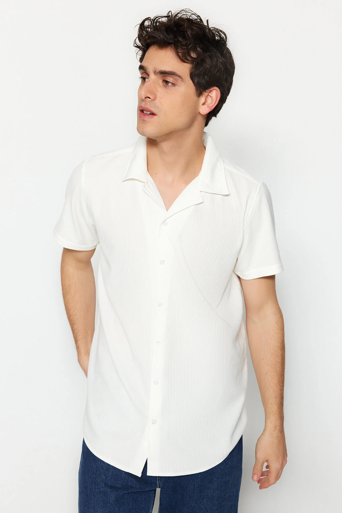 Bild von Trendyol Collection Weißes Sommerhemd Mit Kragen Regular Fit für Herren - S